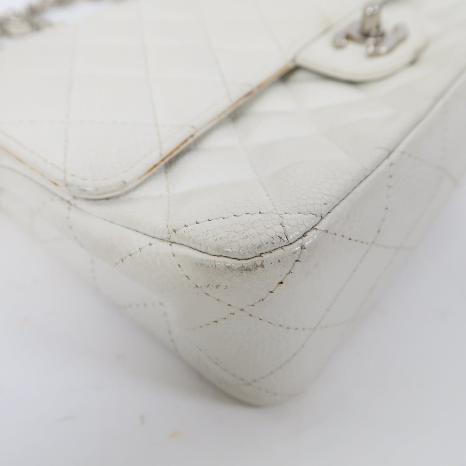 CHANEL 菱格牛皮皮革Classic 25銀扣鏈帶肩背袋白色