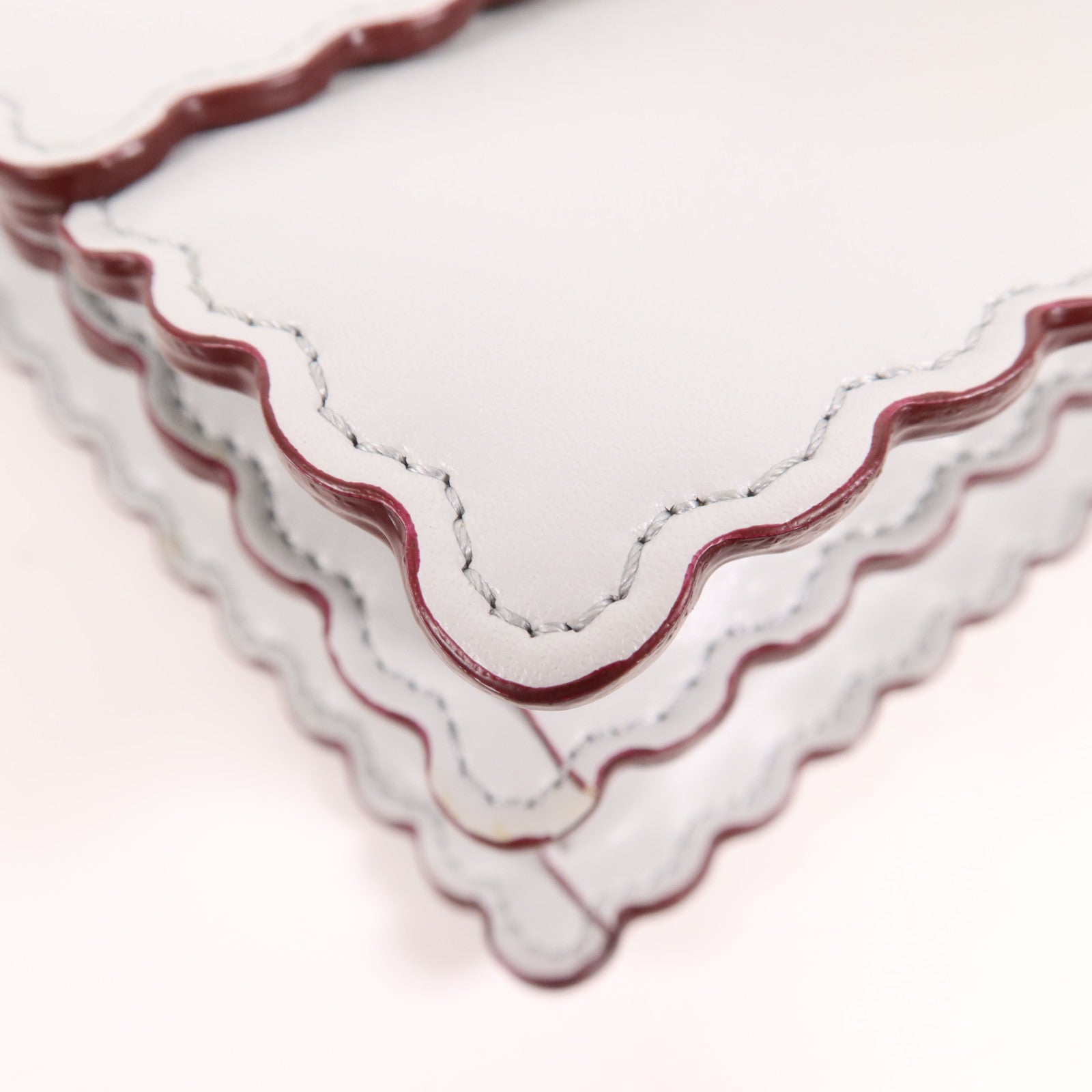 FENDI 牛皮皮革Kan I銀扣肩背袋