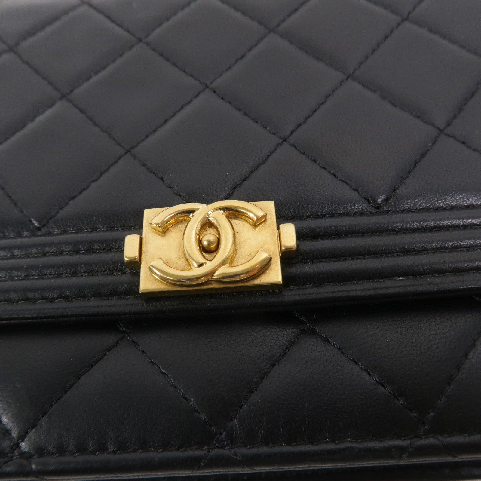 CHANEL 羊皮皮革Boy Wallet On Chain鏈帶肩背袋