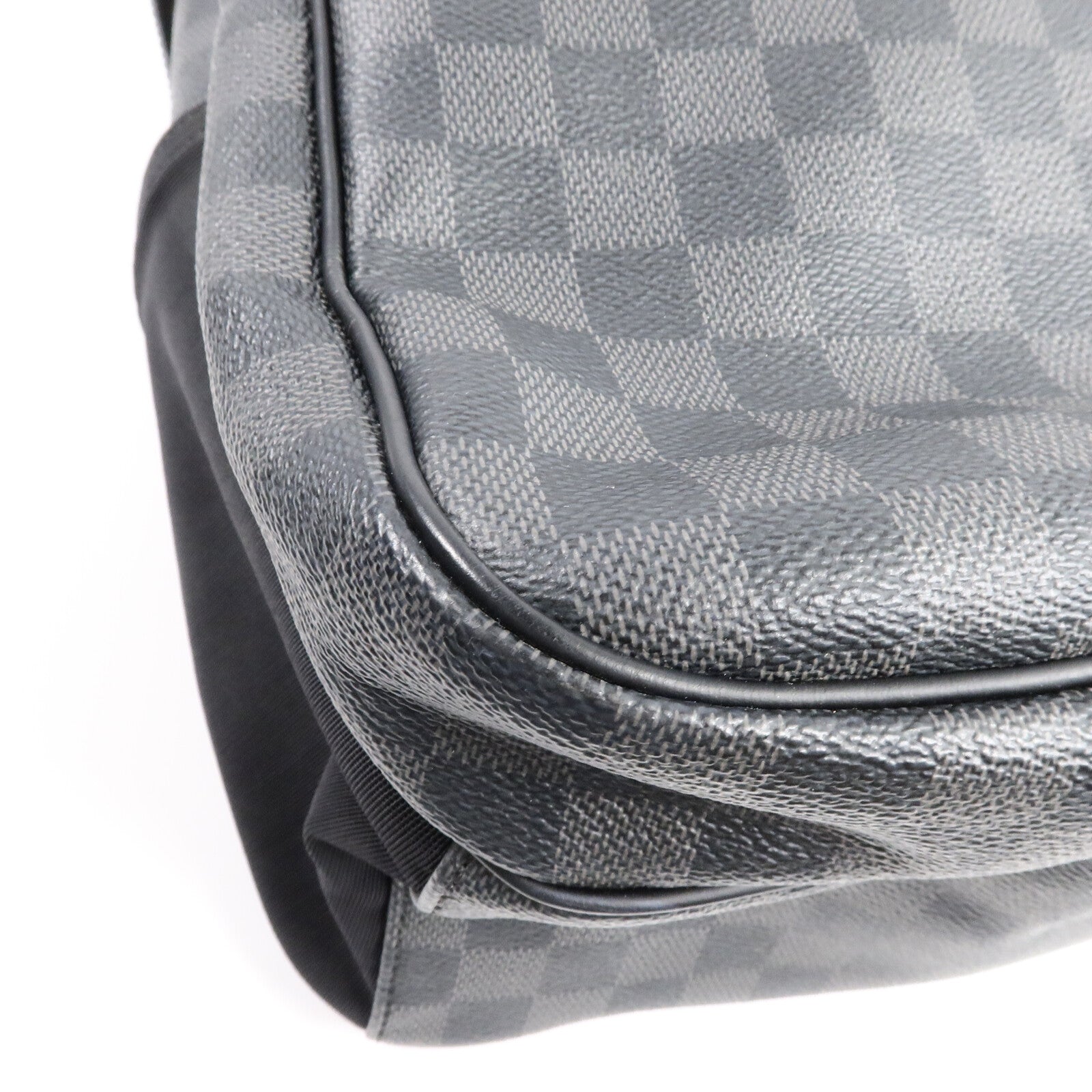 LOUIS VUITTON Damier Graffit Michael Backpack肩背袋