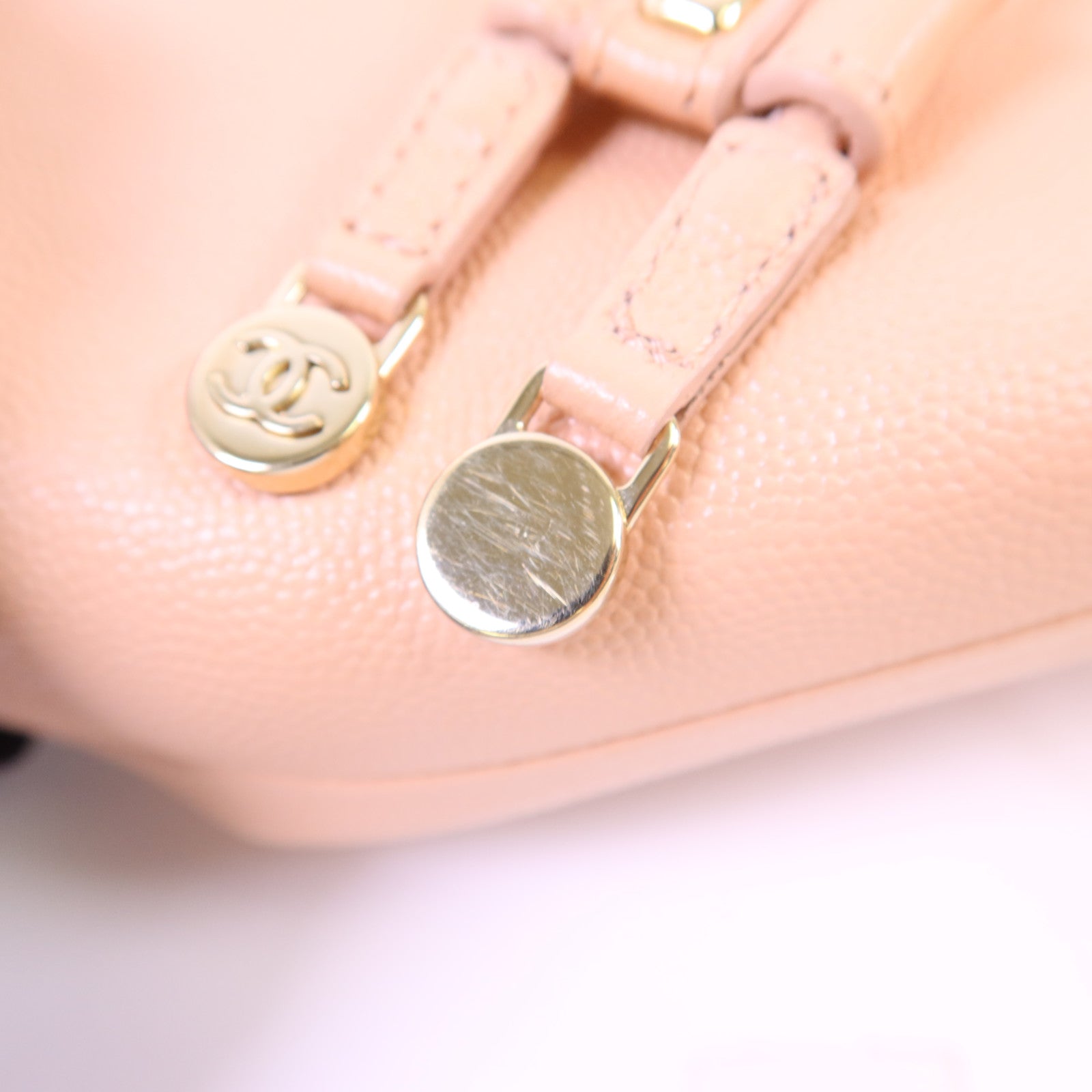 CHANEL 牛皮皮革Rivet Drawstring Bucket金扣肩背袋