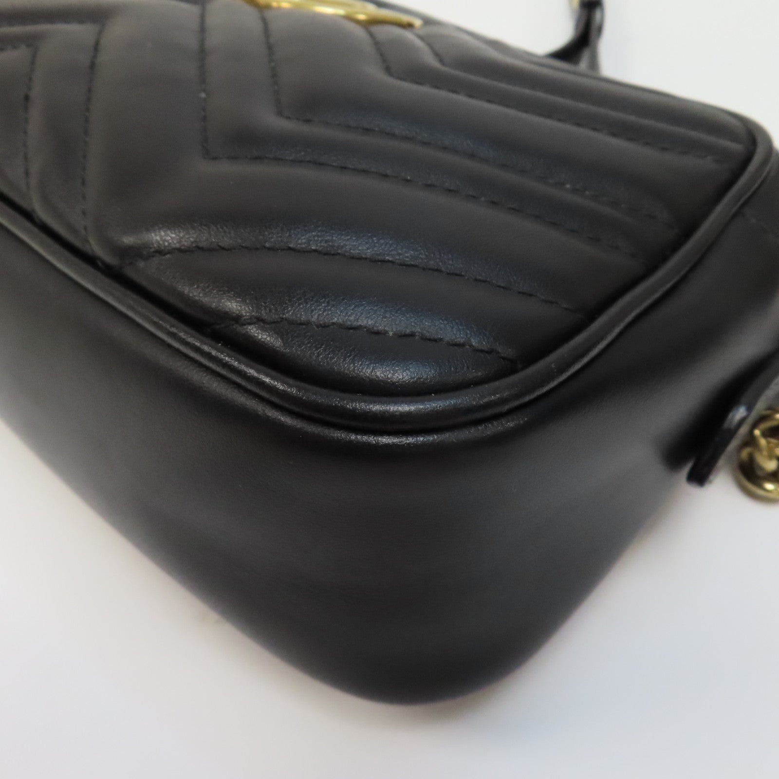 GUCCI 牛皮皮革GG Marmont金扣鏈帶肩背袋黑色