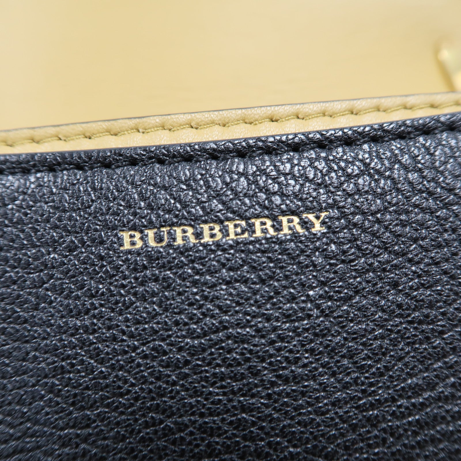 BURBERRY 羊皮皮革D-Ring金扣肩背袋黑色