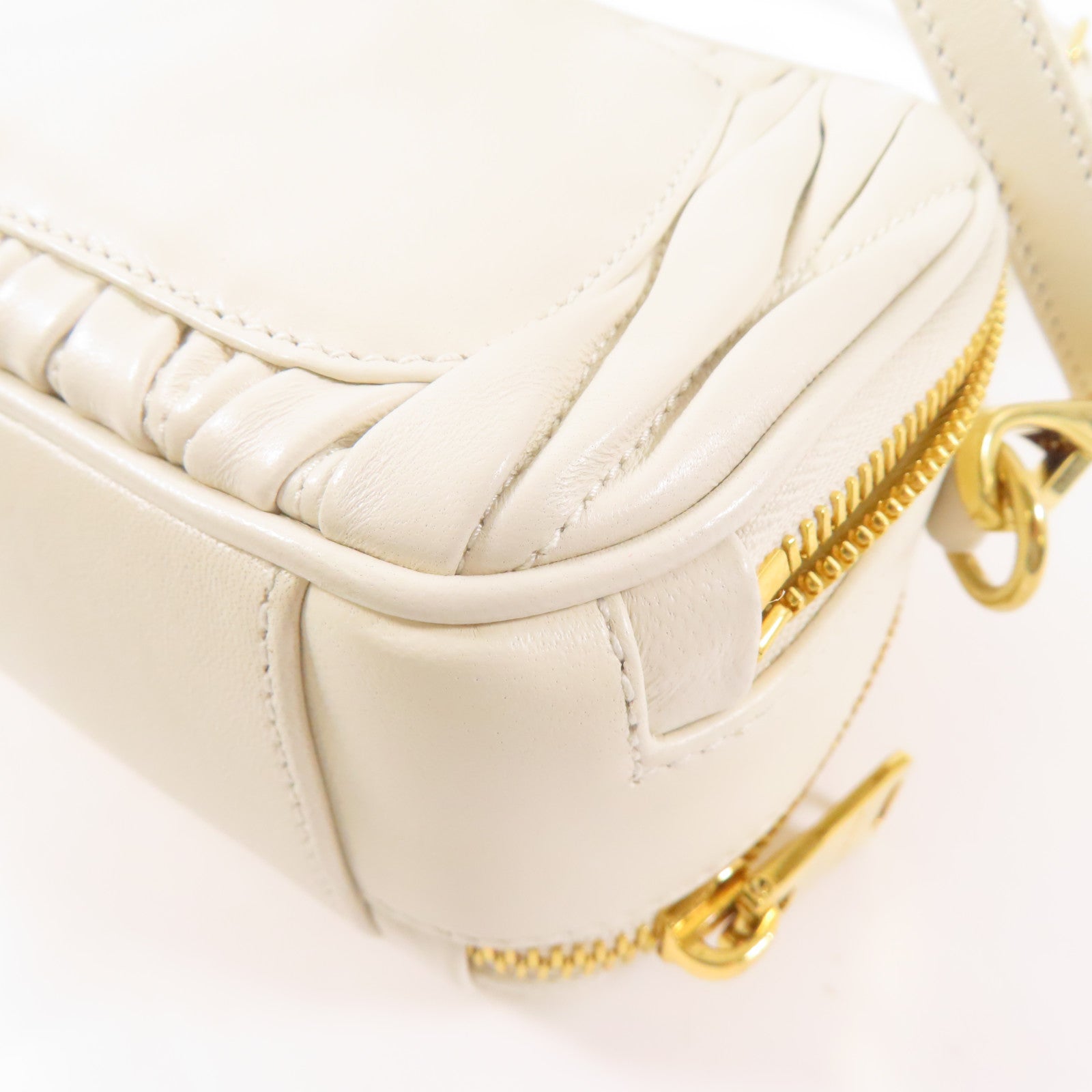 Miu Miu 羊皮皮革Matlasse Nappa Shoulder Bag金扣肩背袋白色