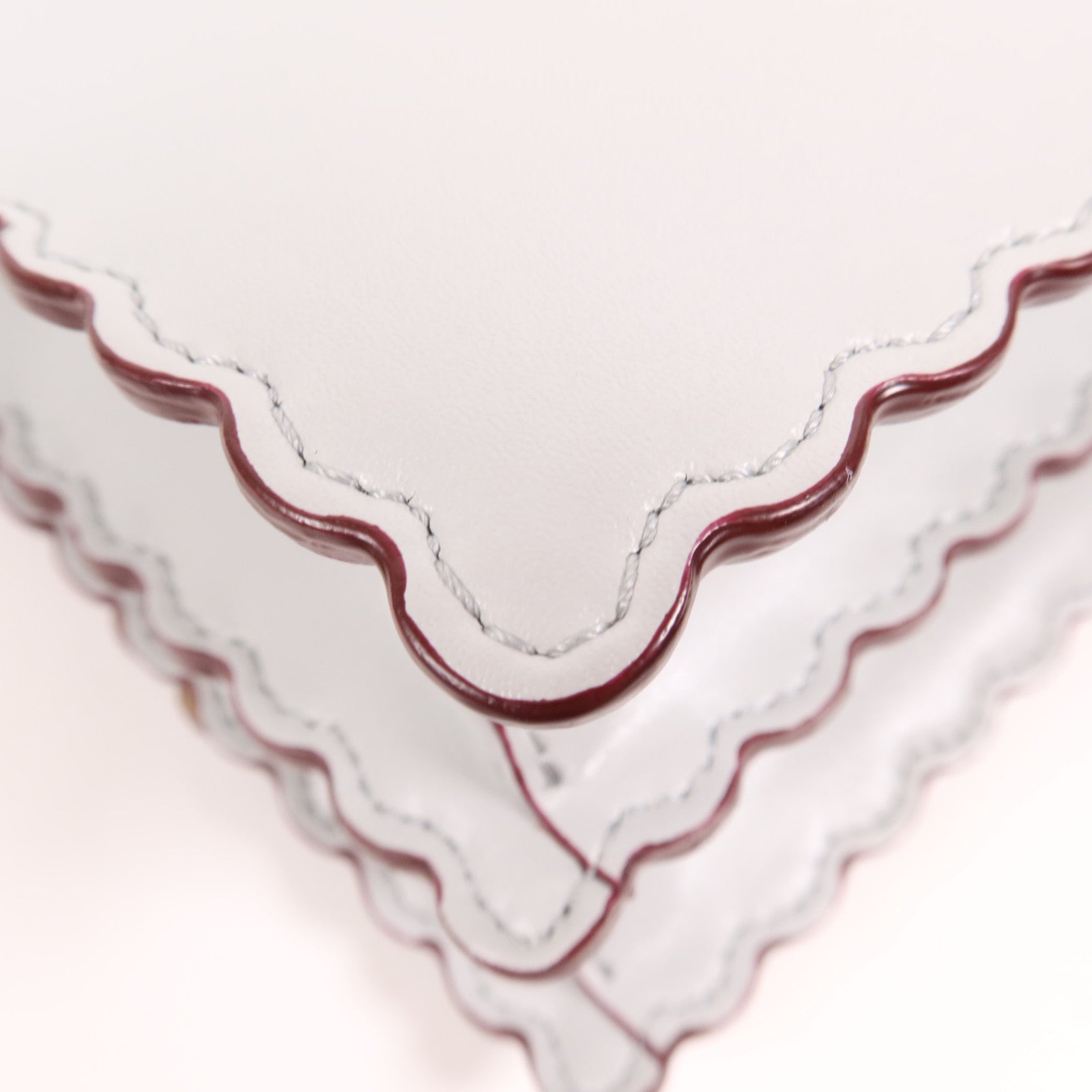 FENDI 牛皮皮革Kan I銀扣肩背袋