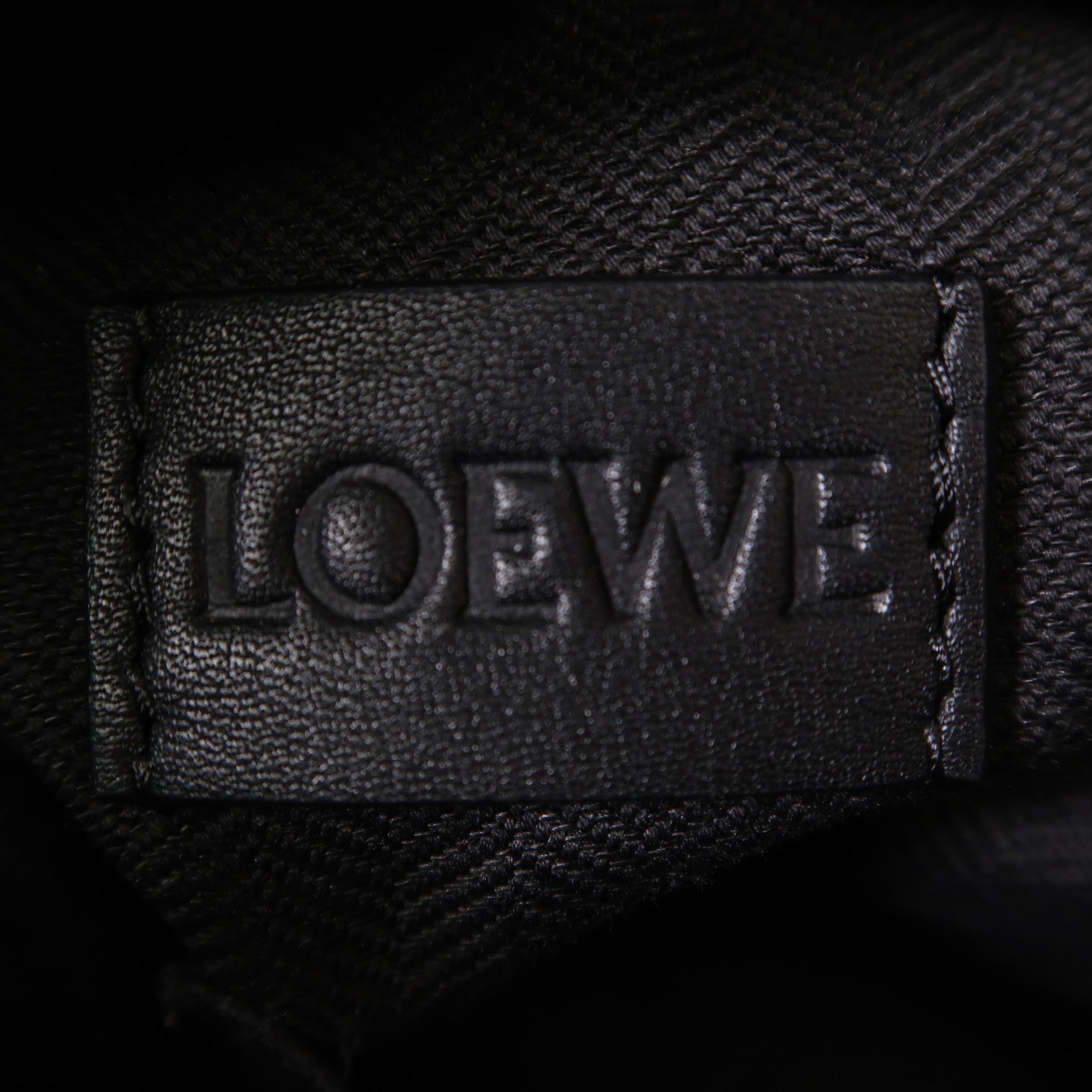 LOEWE 牛皮皮革Military Messenger Bag銀扣肩背袋