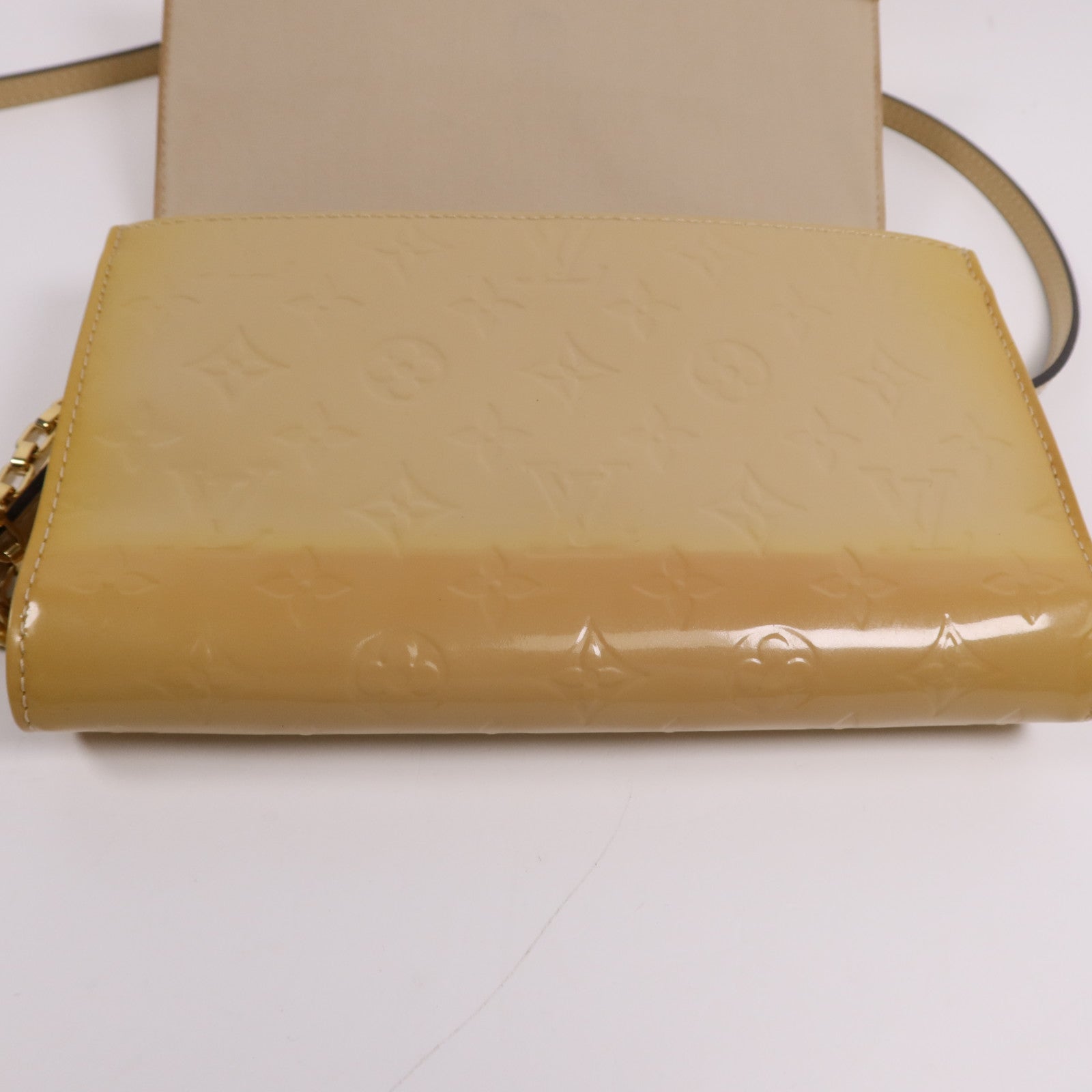 LOUIS VUITTON Vernis Ana Pochette金扣鏈帶肩背袋