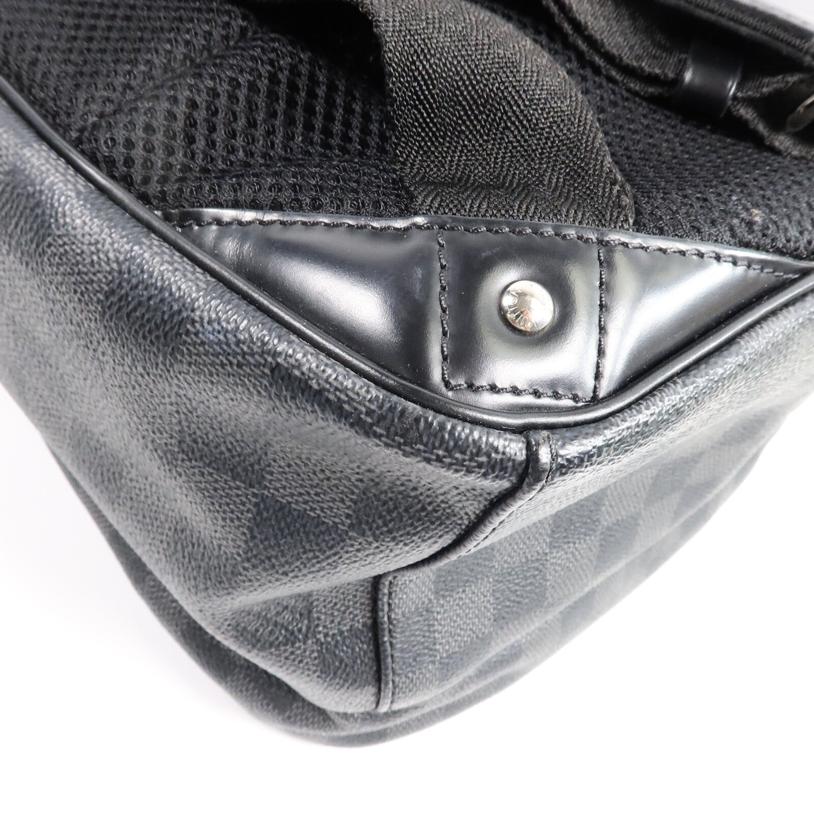 LOUIS VUITTON Damier Graffit Michael Backpack肩背袋
