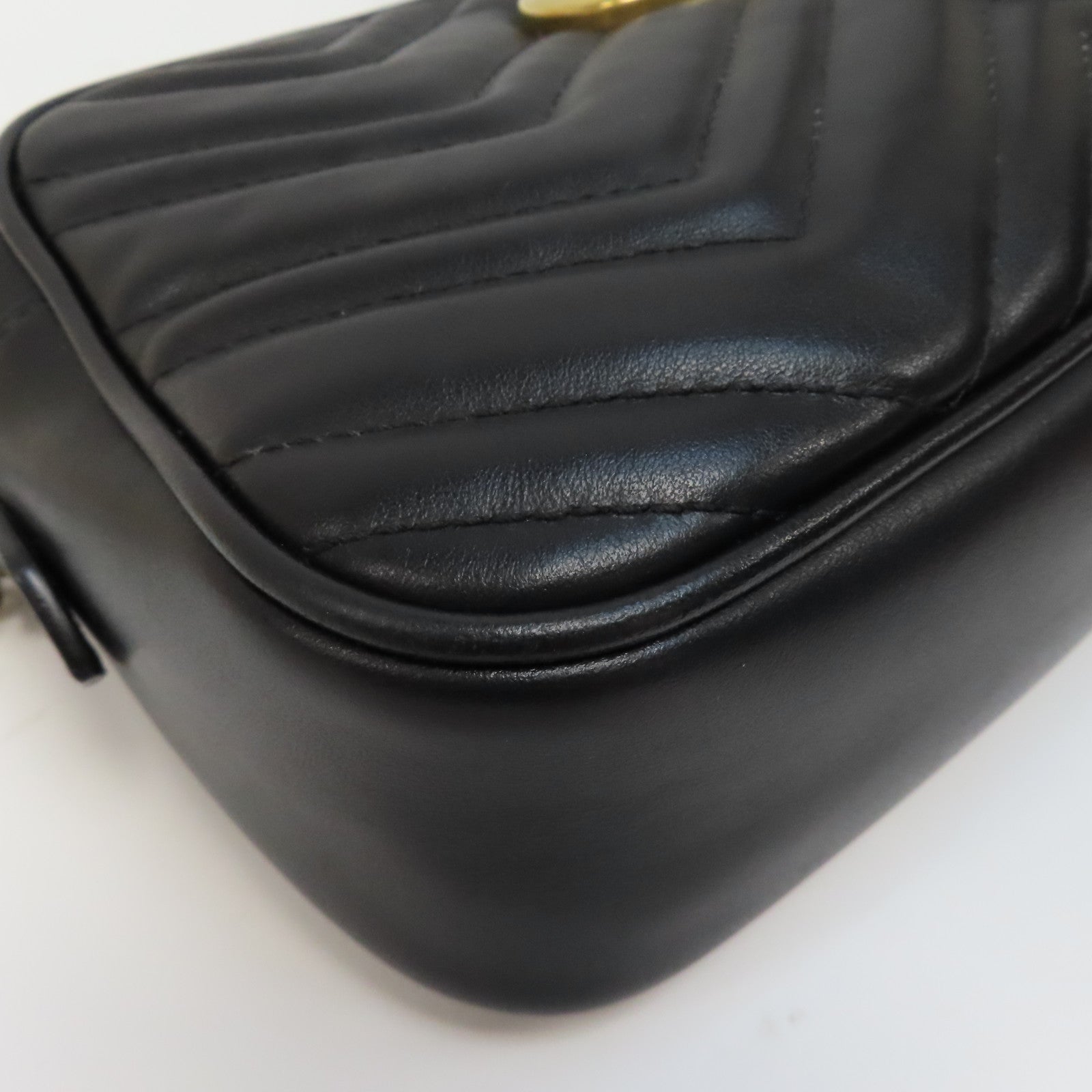 GUCCI 牛皮皮革GG Marmont金扣鏈帶肩背袋黑色
