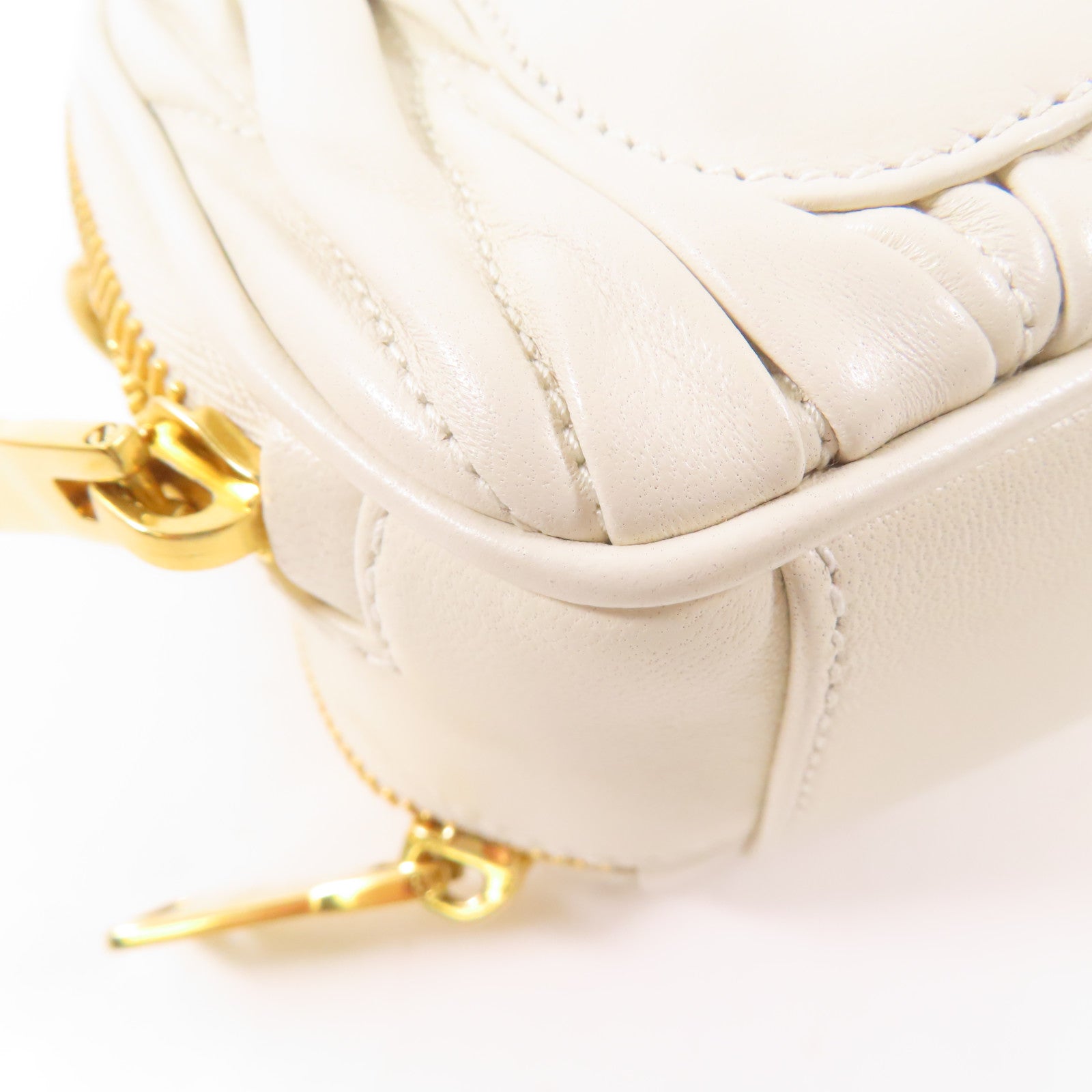 Miu Miu 羊皮皮革Matlasse Nappa Shoulder Bag金扣肩背袋白色
