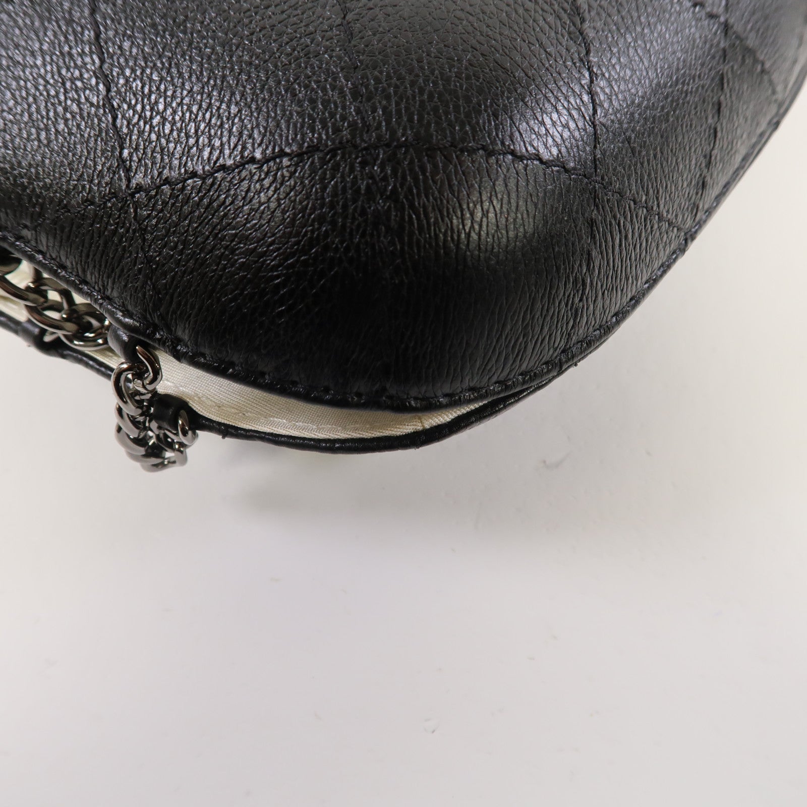 CHANEL 牛皮皮革Chain Shoulder鏈帶肩背袋黑色/白色