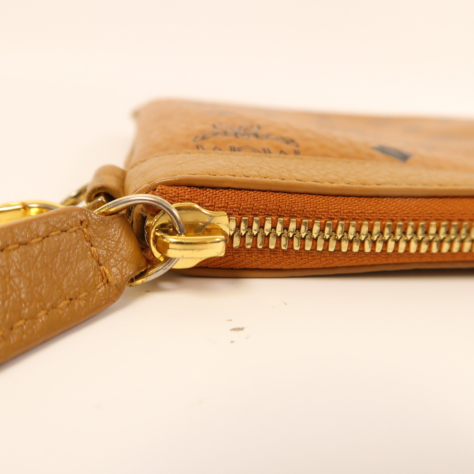 MCM 牛皮皮革Clutch/Pouch金扣手拿包啡色