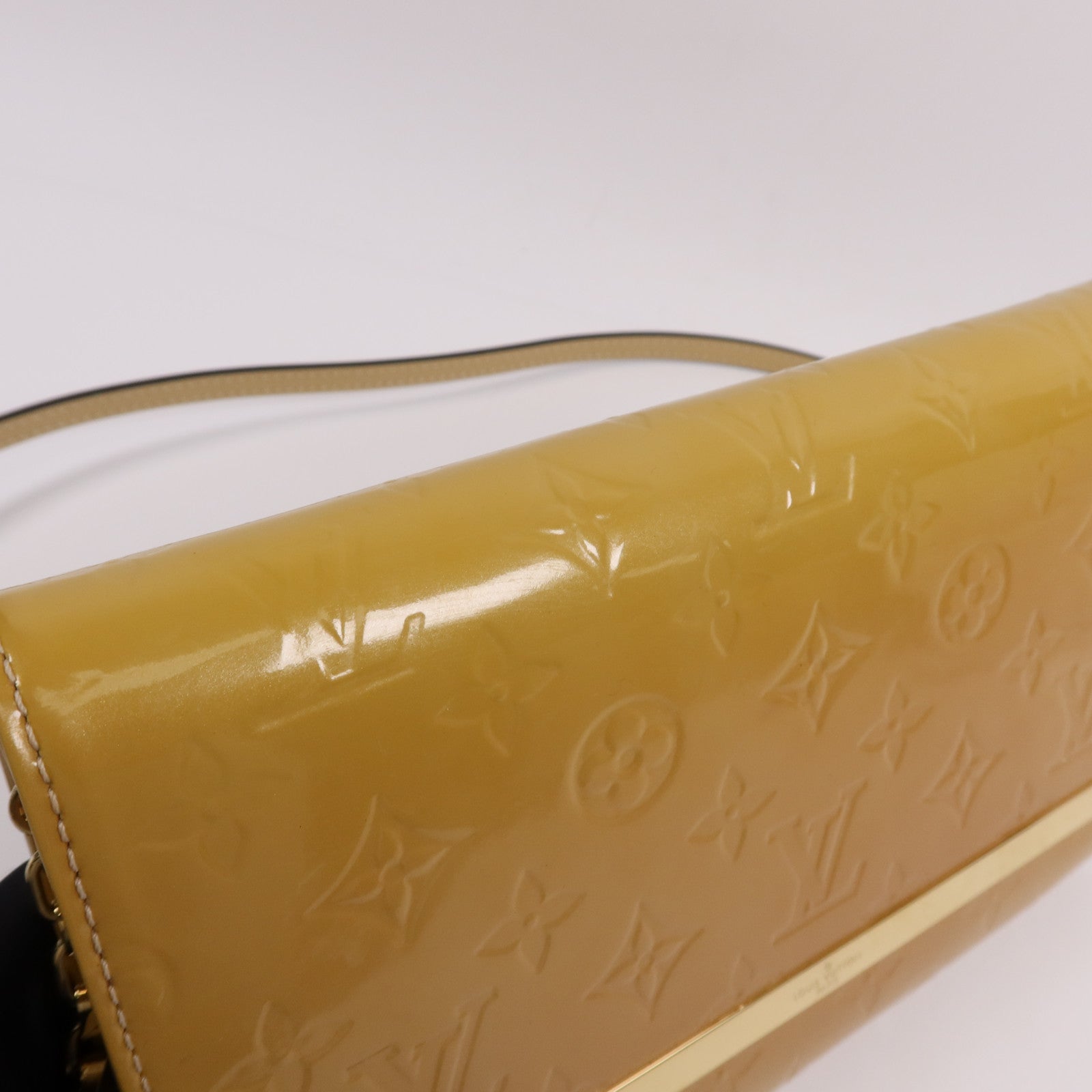 LOUIS VUITTON Vernis Ana Pochette金扣鏈帶肩背袋