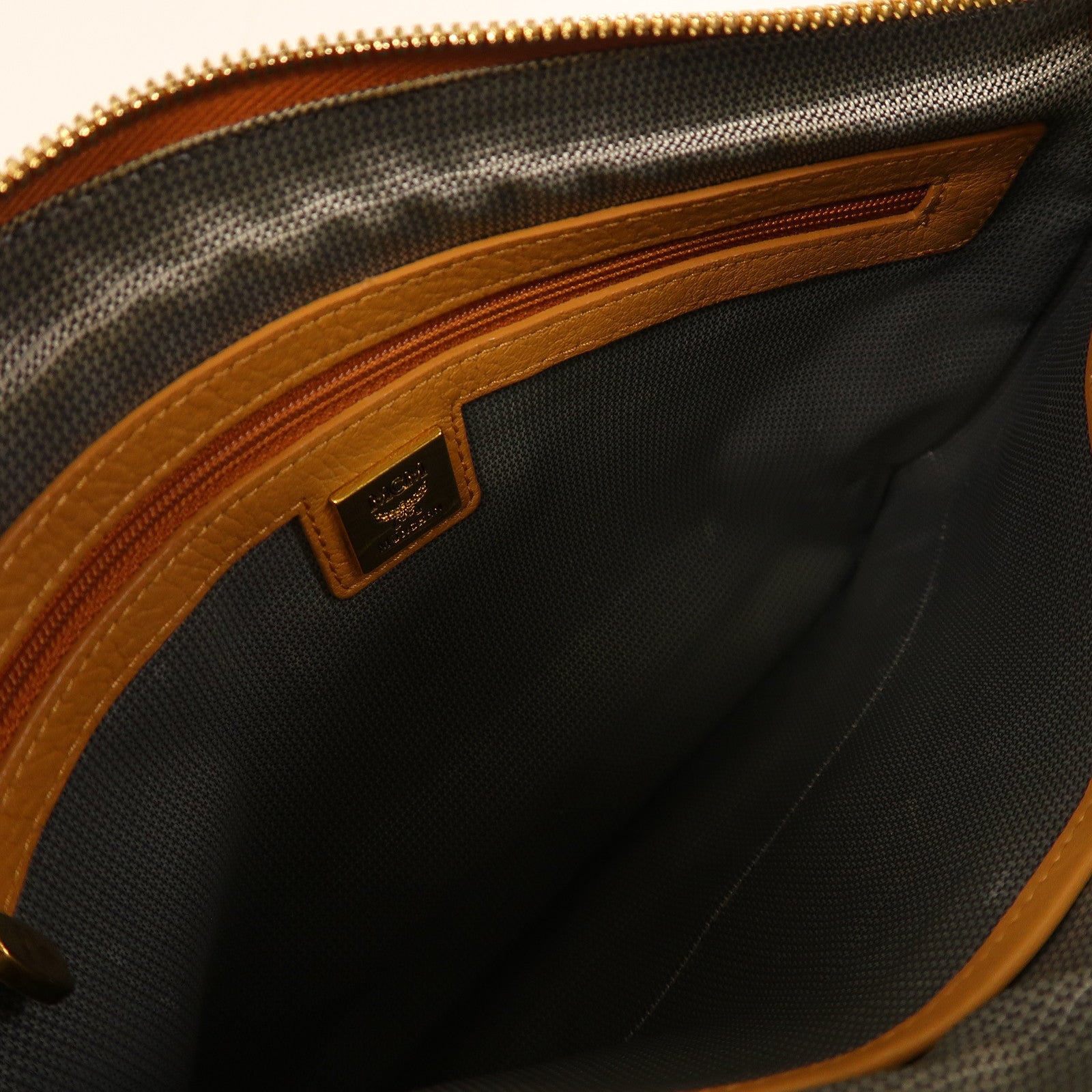 MCM 牛皮皮革Clutch/Pouch金扣手拿包啡色