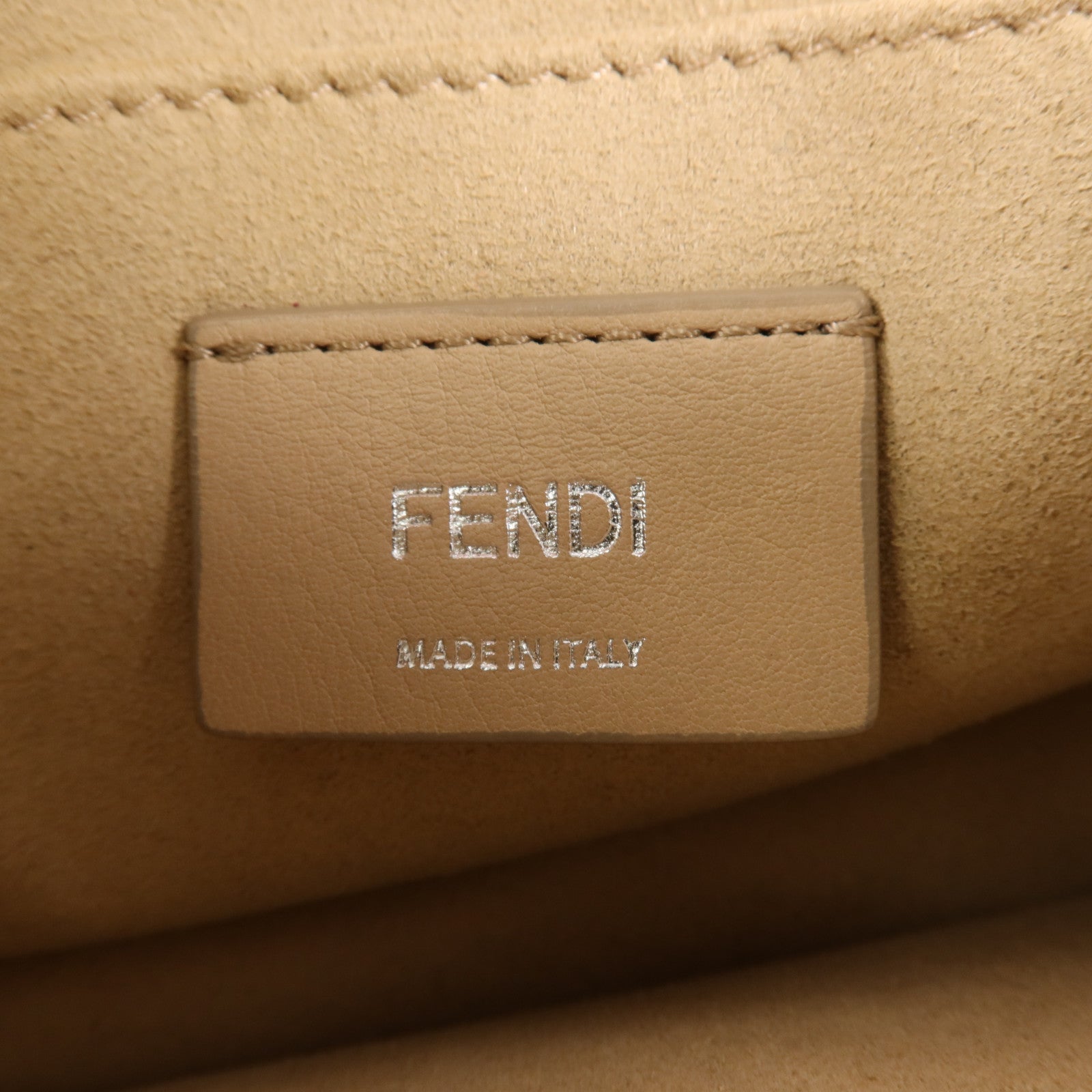 FENDI 牛皮皮革Kan I銀扣肩背袋