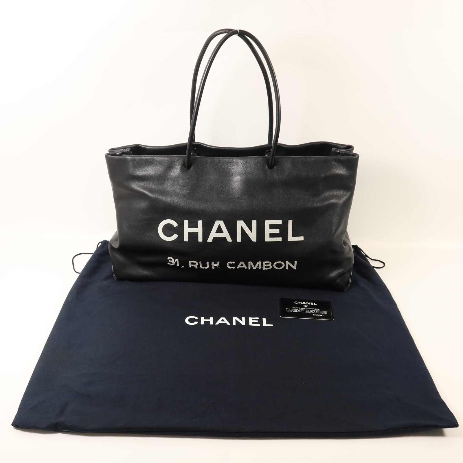 CHANEL 牛皮皮革Essential Logo Leather Tote Bag銀扣肩背袋