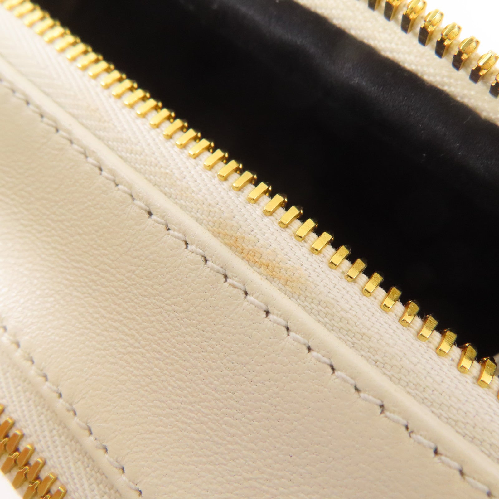 Miu Miu 羊皮皮革Matlasse Nappa Shoulder Bag金扣肩背袋白色