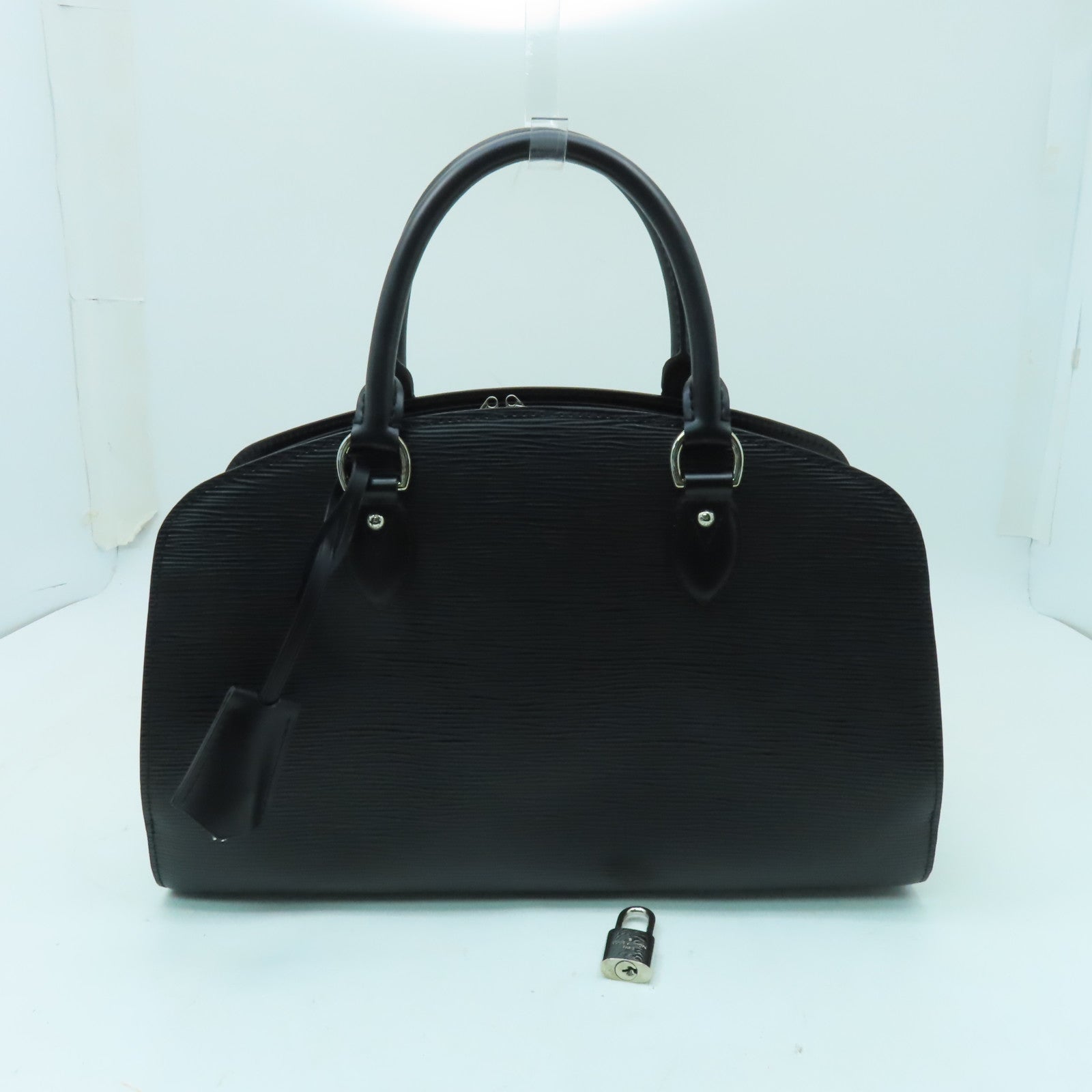 LOUIS VUITTON 【激減優惠】Epi Pont Neuf銀扣黒色