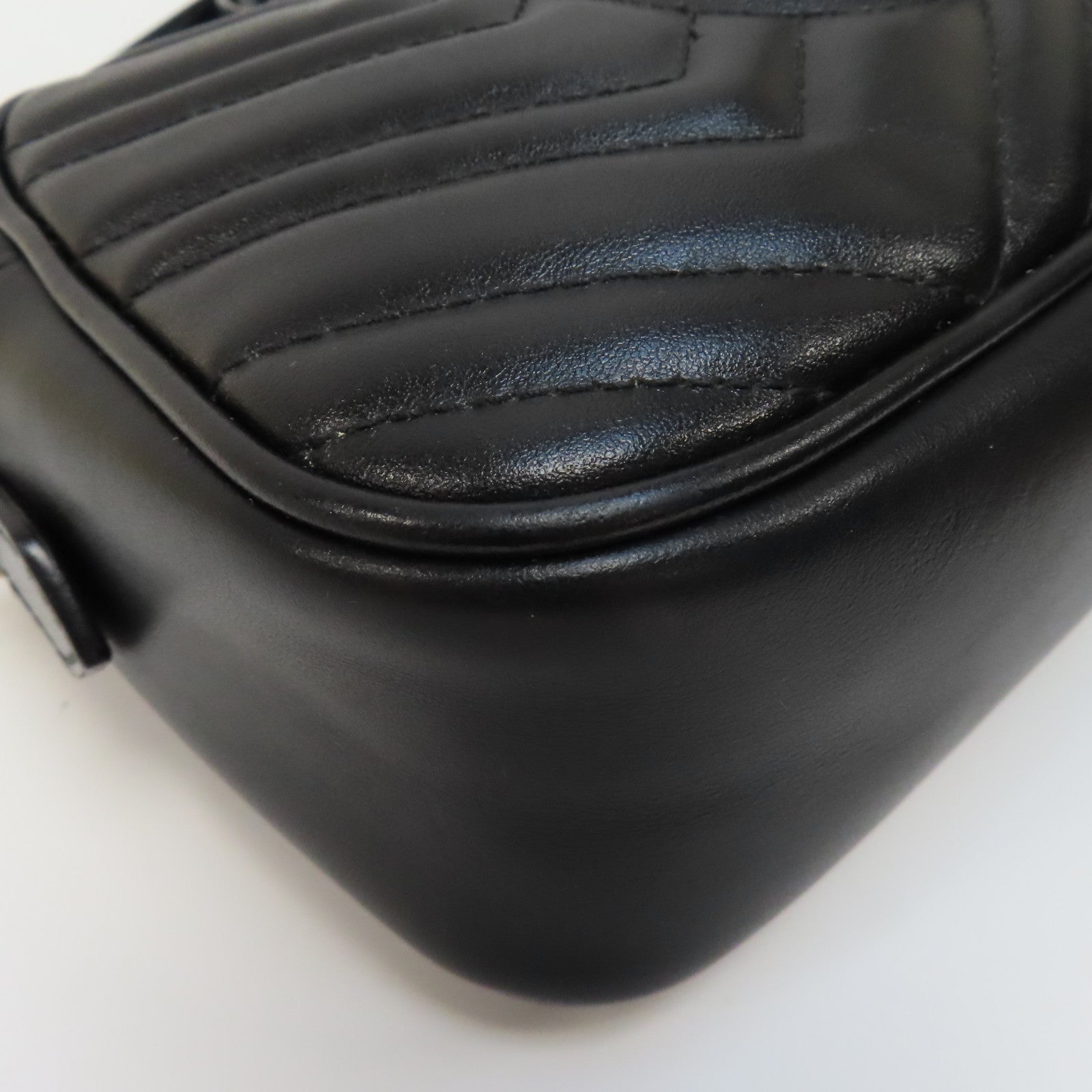 GUCCI 牛皮皮革GG Marmont金扣鏈帶肩背袋黑色
