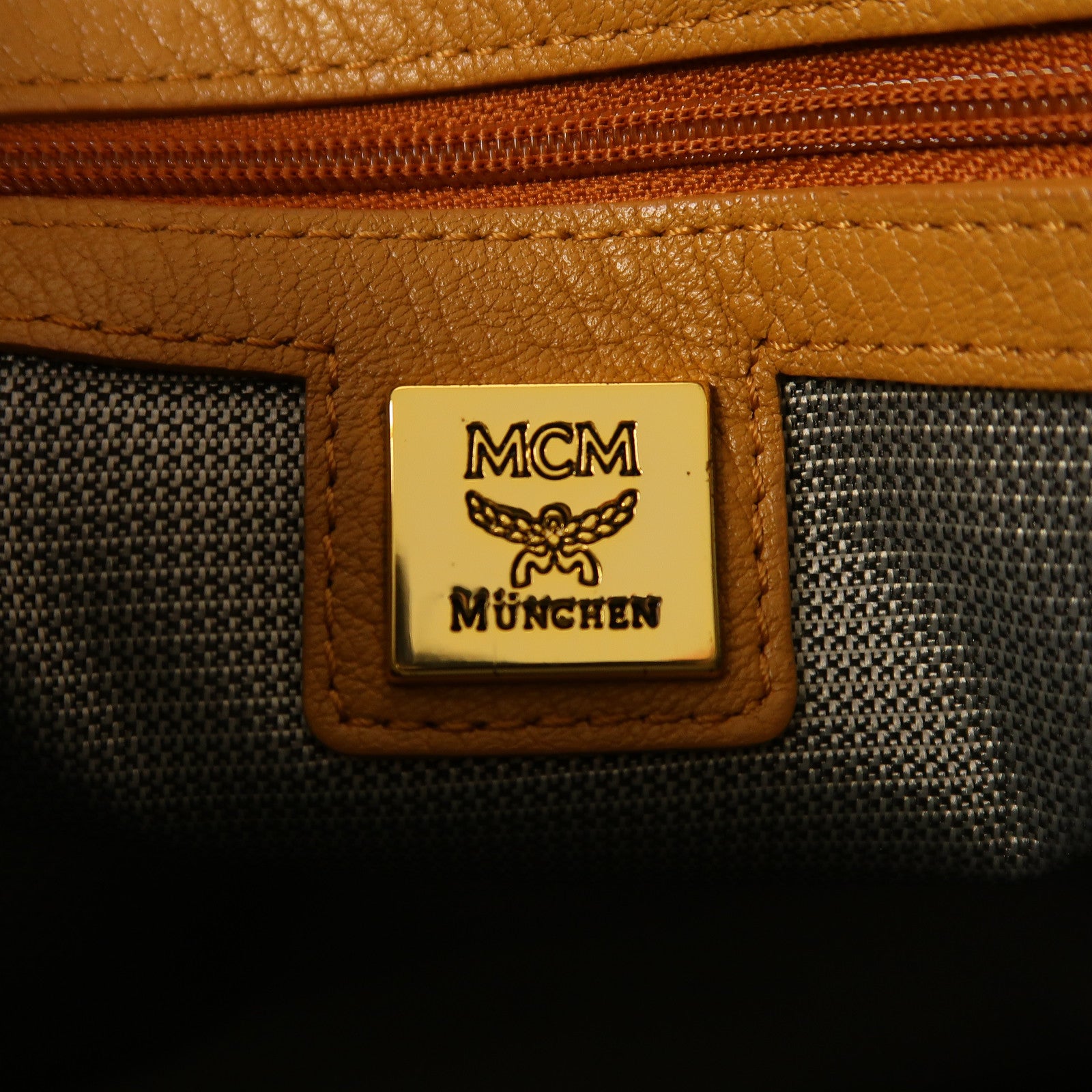 MCM 牛皮皮革Clutch/Pouch金扣手拿包啡色