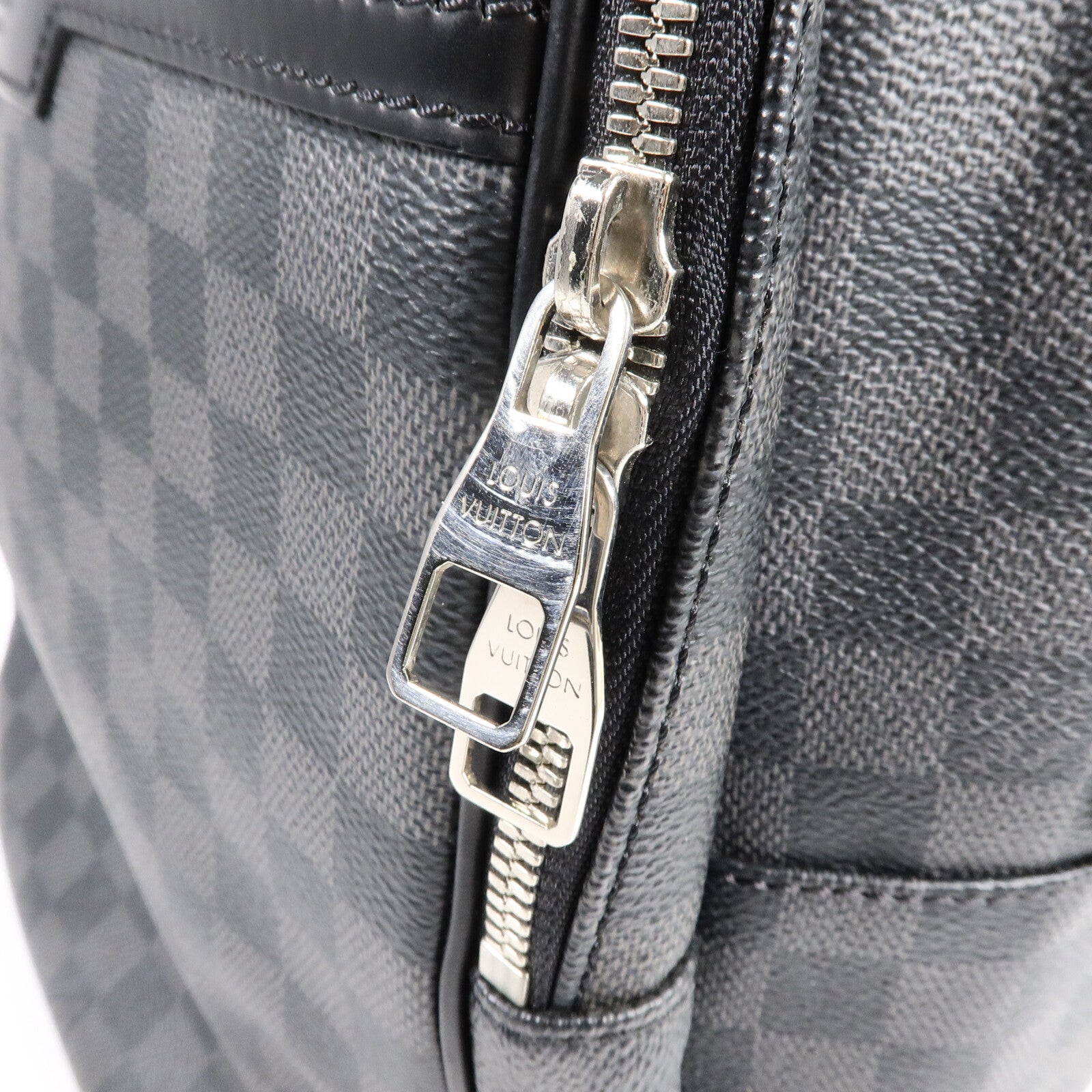 LOUIS VUITTON Damier Graffit Michael Backpack肩背袋