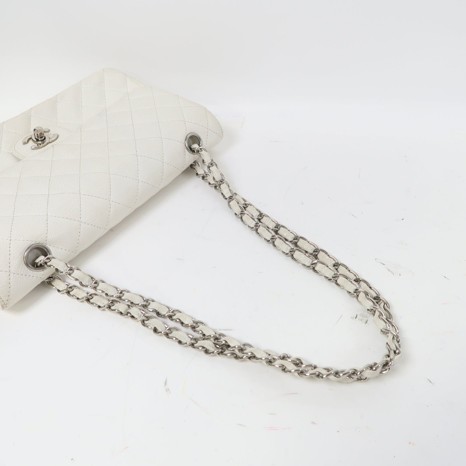 CHANEL 菱格牛皮皮革Classic 25銀扣鏈帶肩背袋白色