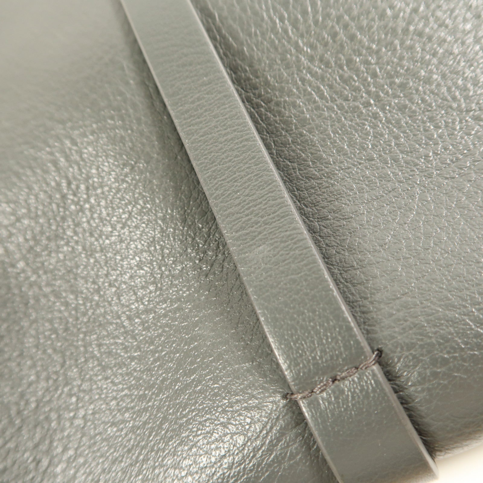 BALENCIAGA 牛皮皮革Everyday肩背袋