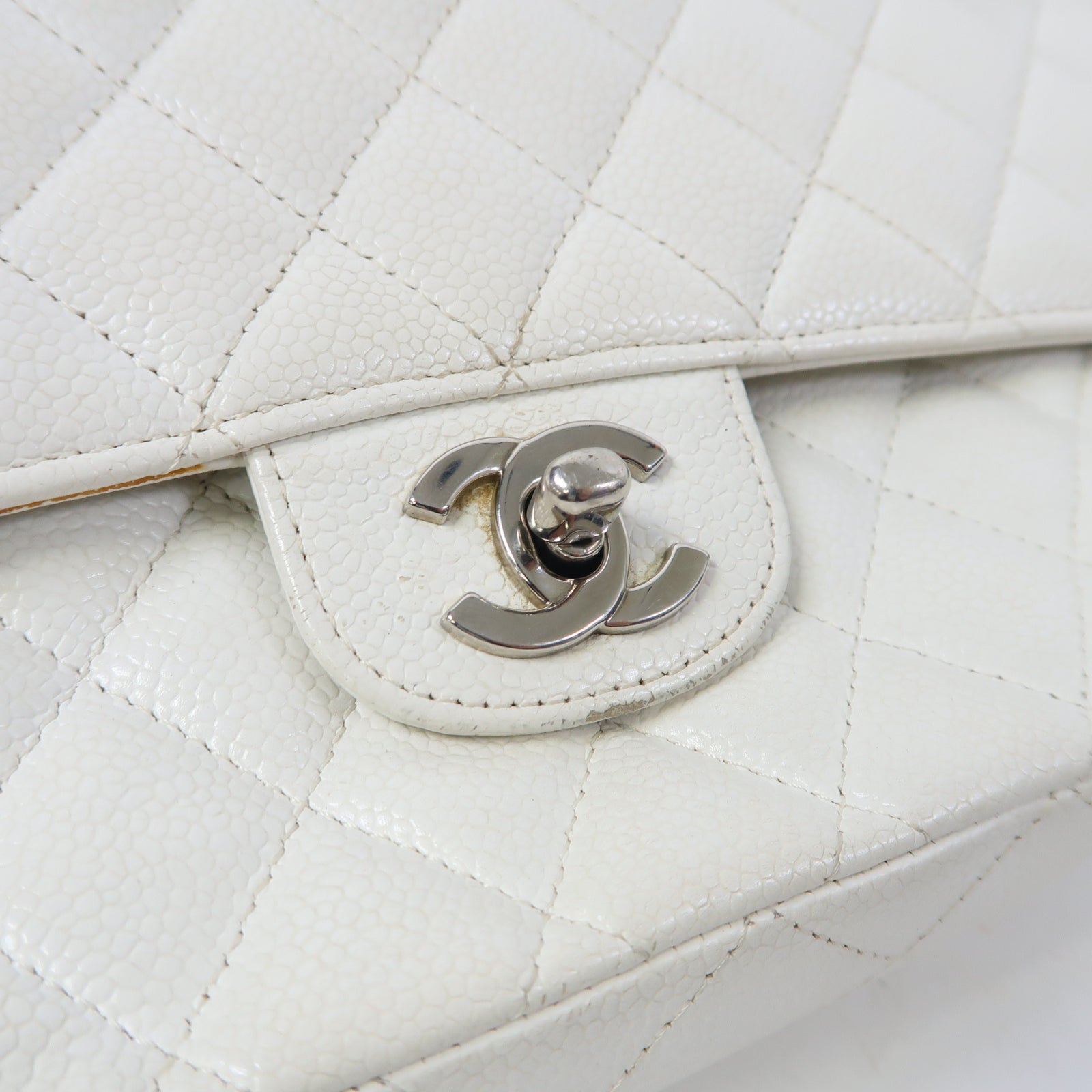 CHANEL 菱格牛皮皮革Classic 25銀扣鏈帶肩背袋白色