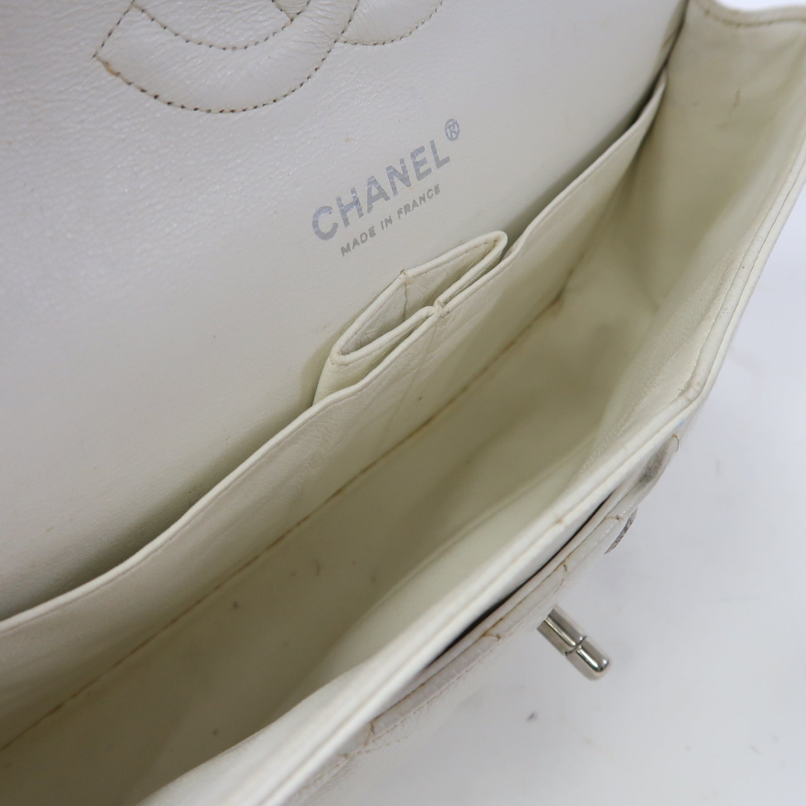 CHANEL 菱格牛皮皮革Classic 25銀扣鏈帶肩背袋白色