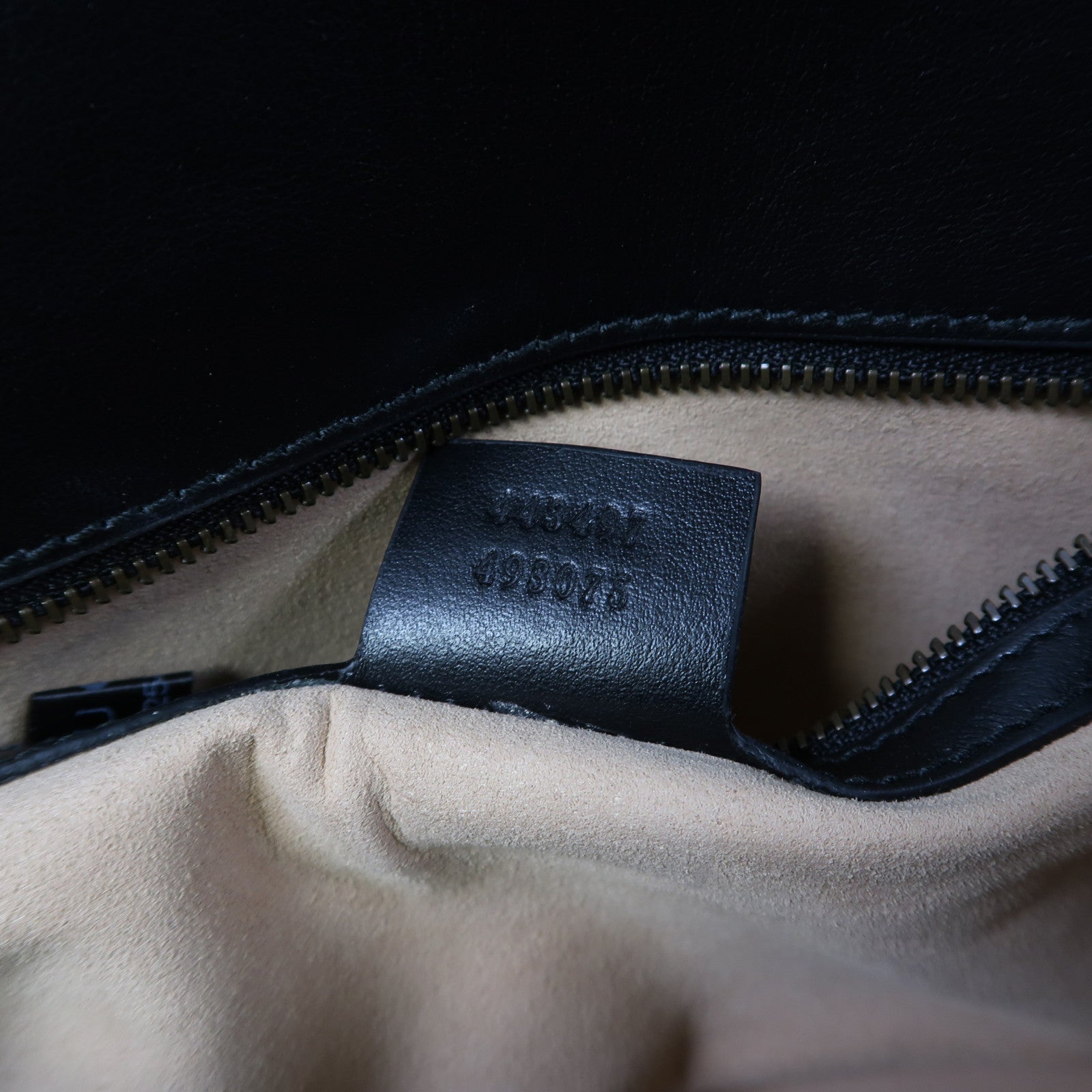 GUCCI 牛皮皮革GG Marmont金扣鏈帶肩背袋黑色
