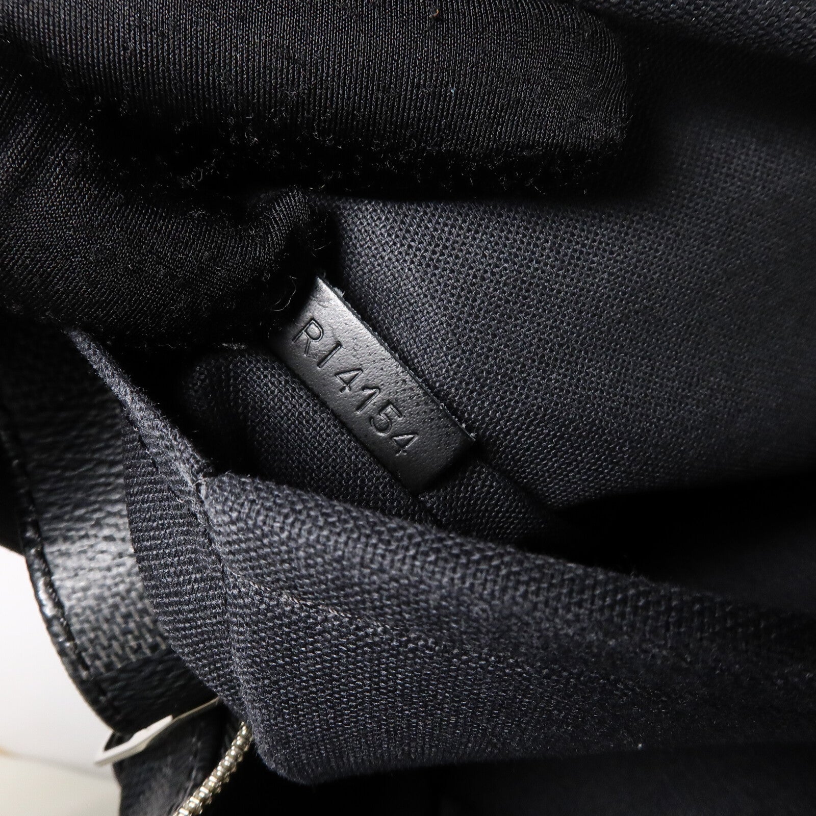 LOUIS VUITTON Damier Graffit Michael Backpack肩背袋