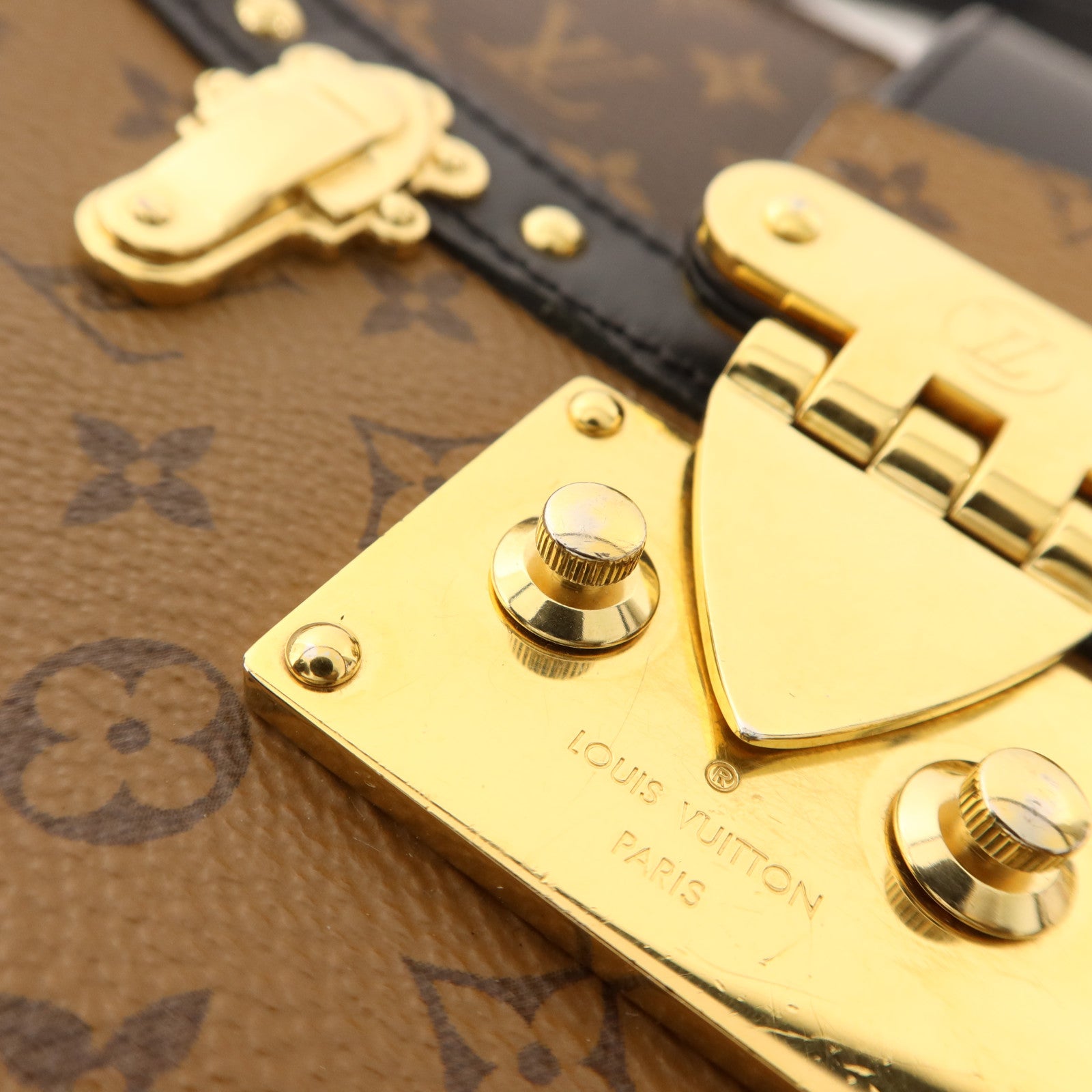 LOUIS VUITTON Monogram Reverse Trunk Clutch金扣肩背袋