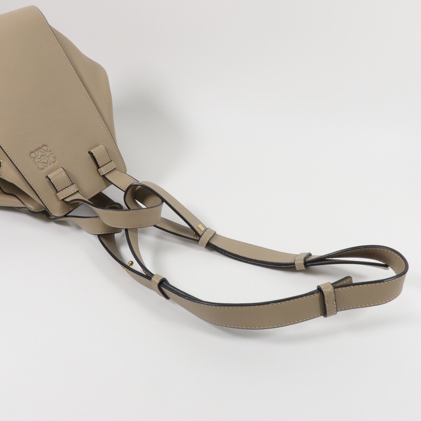 LOEWE 牛皮皮革Hammock Medium手挽肩背兩用袋