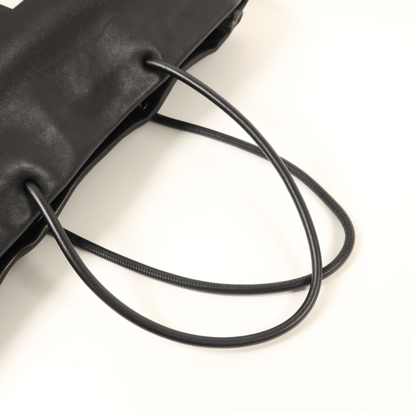 CHANEL 牛皮皮革Essential Logo Leather Tote Bag銀扣肩背袋