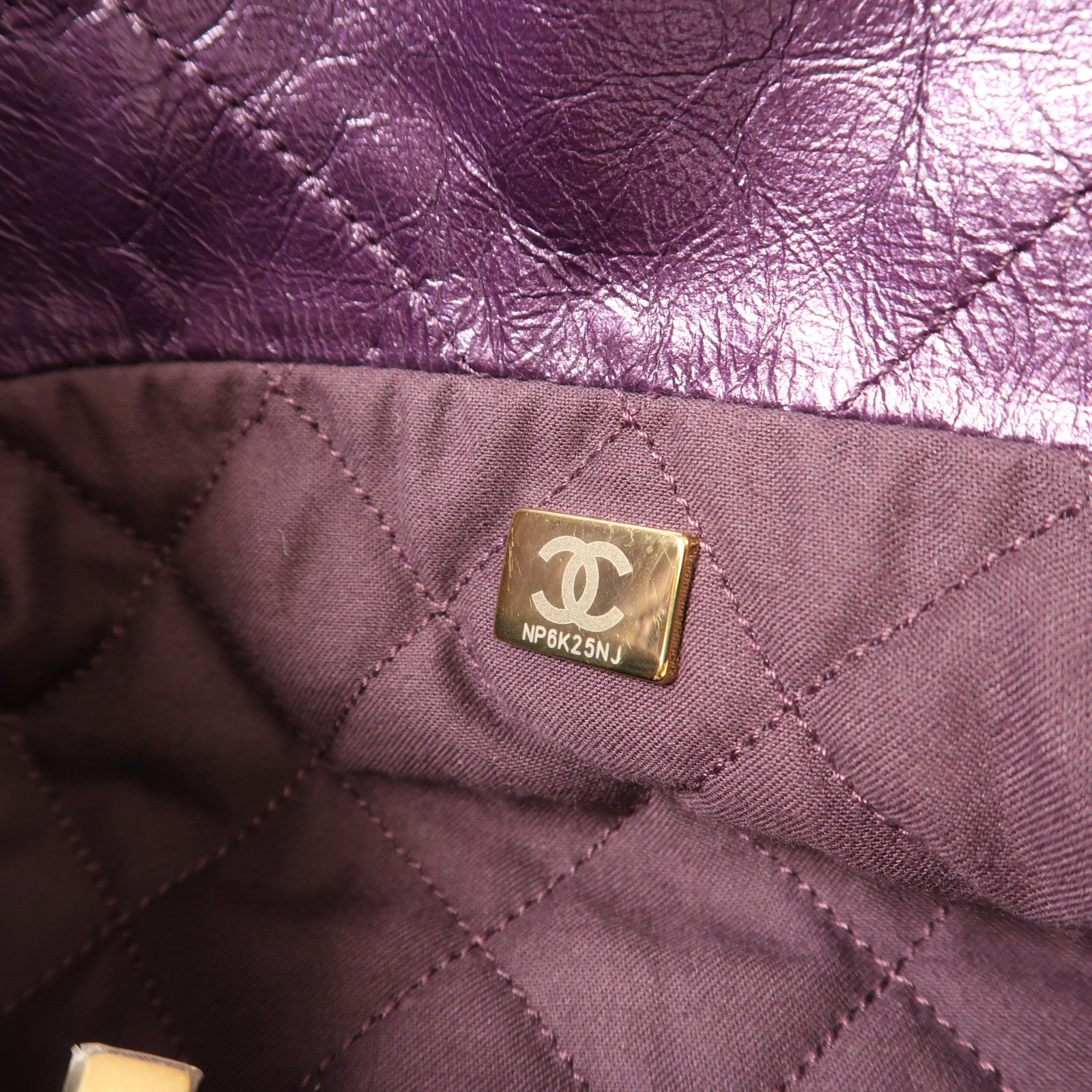 CHANEL 牛皮皮革Chanel 22 Bag金扣鏈帶肩背袋