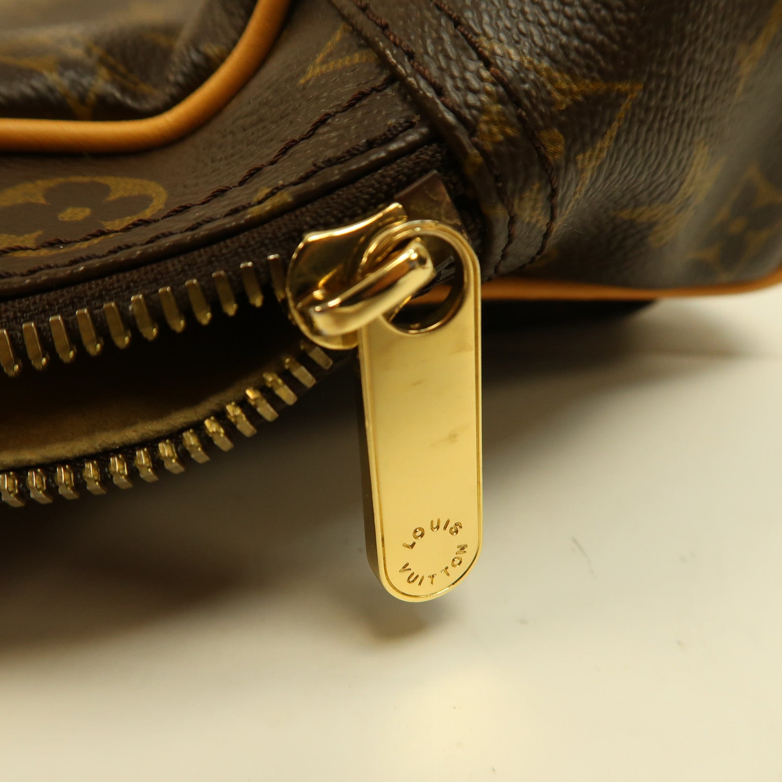 LOUIS VUITTON Monogram Manhattan PM金扣手挽袋啡色