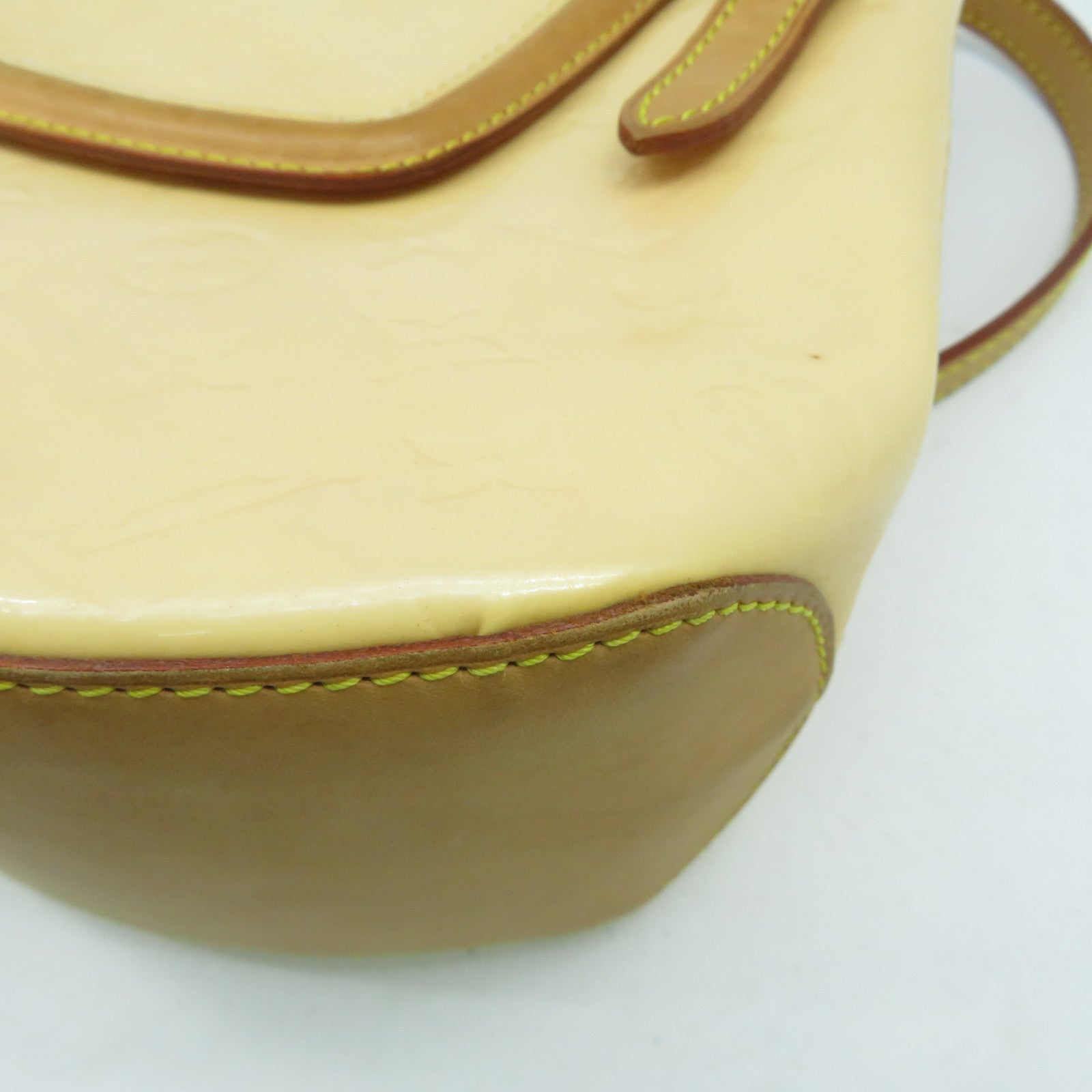 LOUIS VUITTON 【激減優惠】Monogram Vernis Biscayne Bay GM金扣肩背袋米色