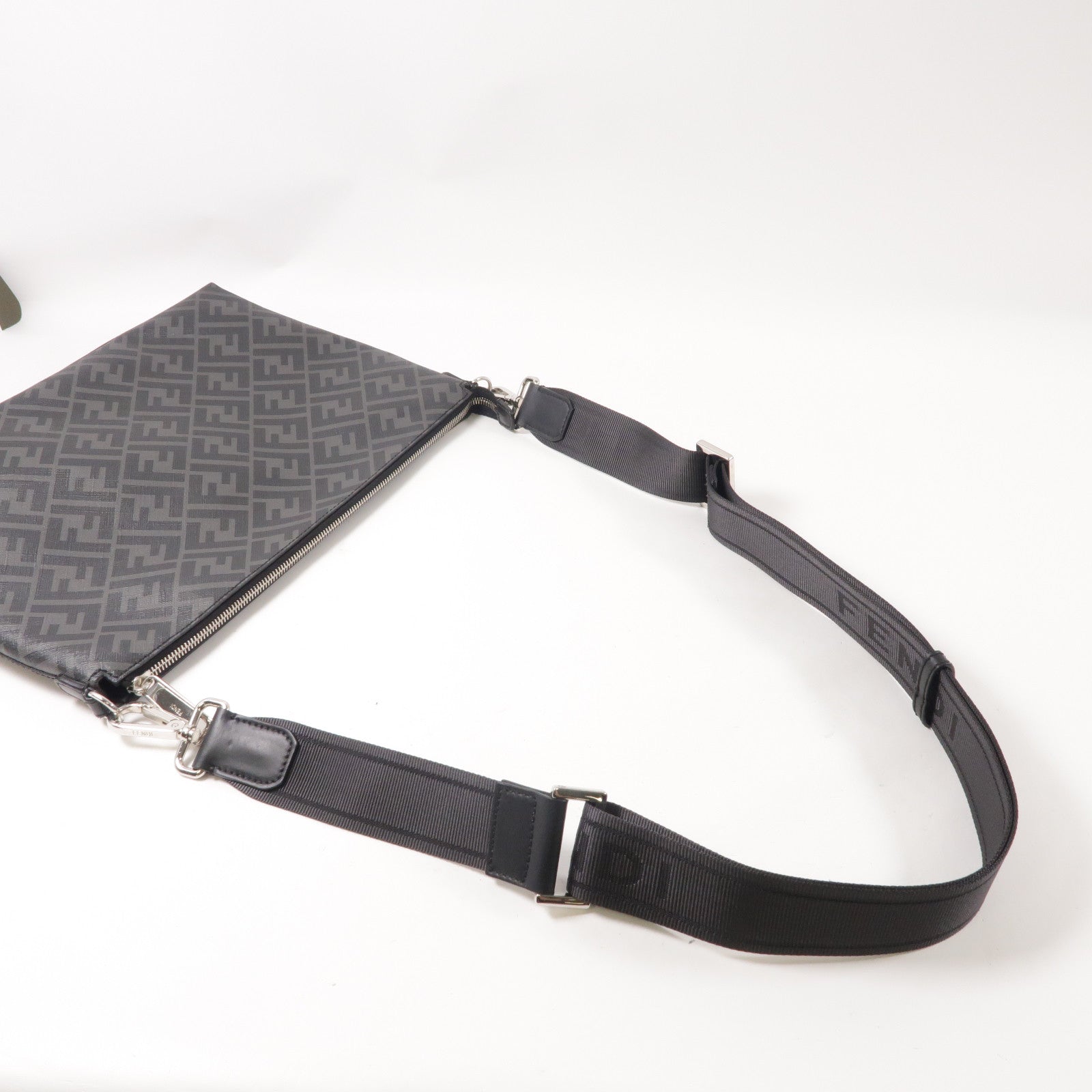 FENDI 塗層帆布/牛皮皮革Shoulder Bag銀扣肩背袋黑色/灰色/黃色