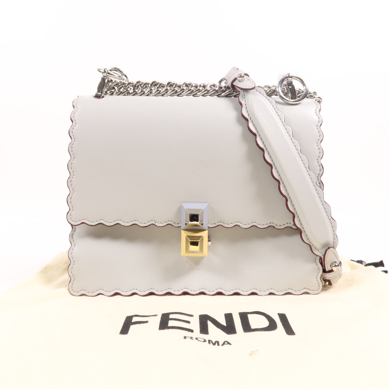 FENDI 牛皮皮革Kan I銀扣肩背袋