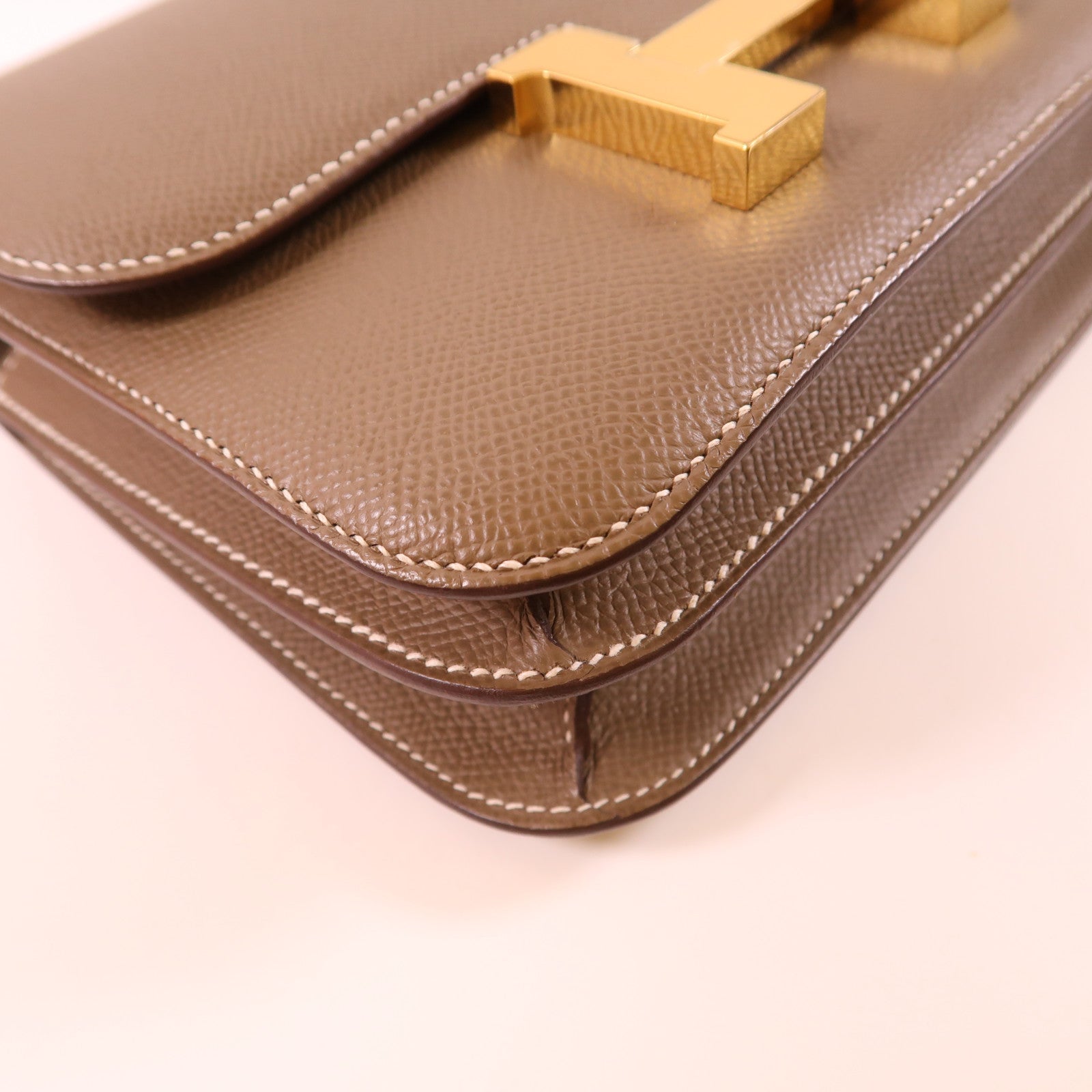 HERMES Epsom皮革Constance Mini金扣肩背袋Etoupe