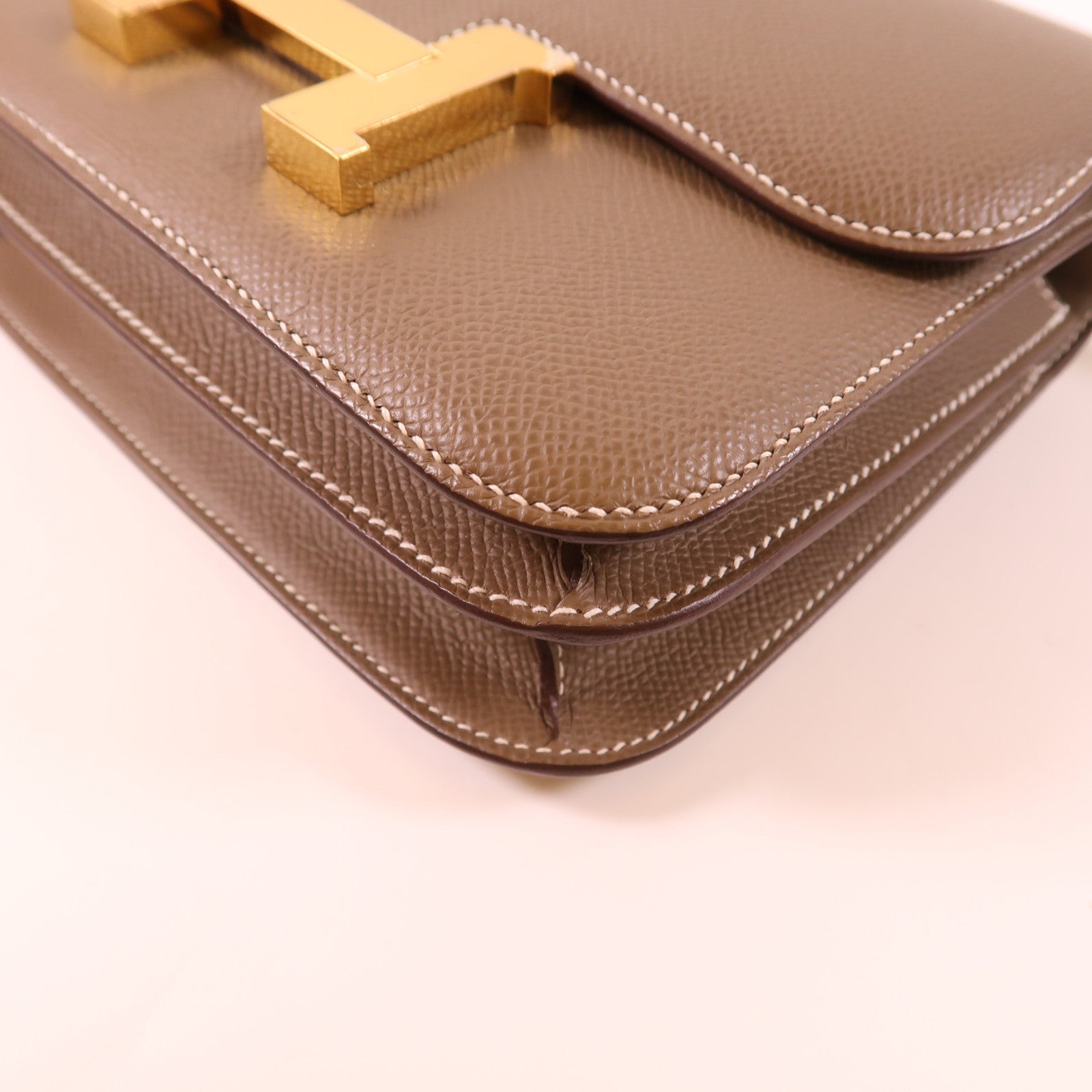 HERMES Epsom皮革Constance Mini金扣肩背袋Etoupe