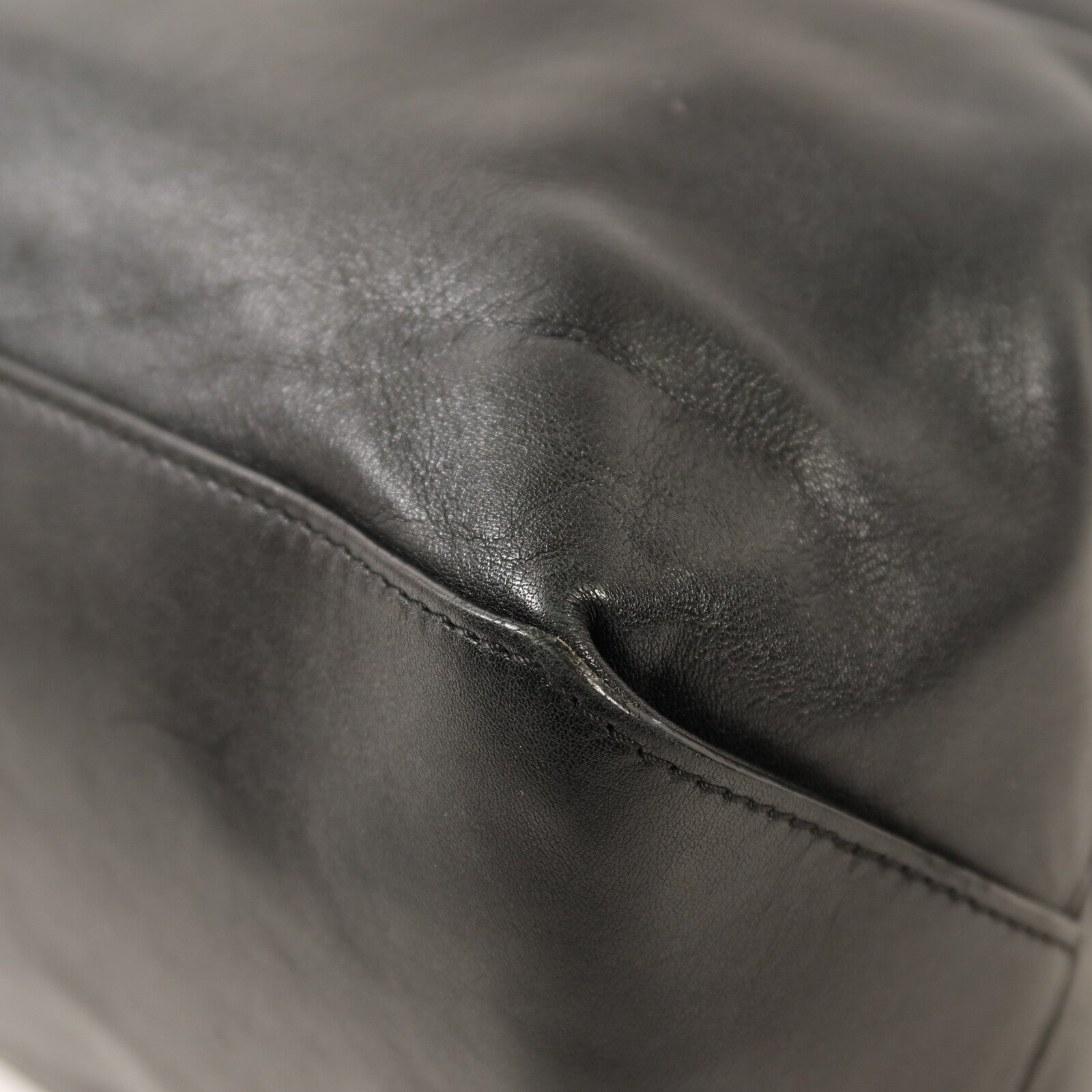 CHANEL 牛皮皮革Essential Logo Leather Tote Bag銀扣肩背袋