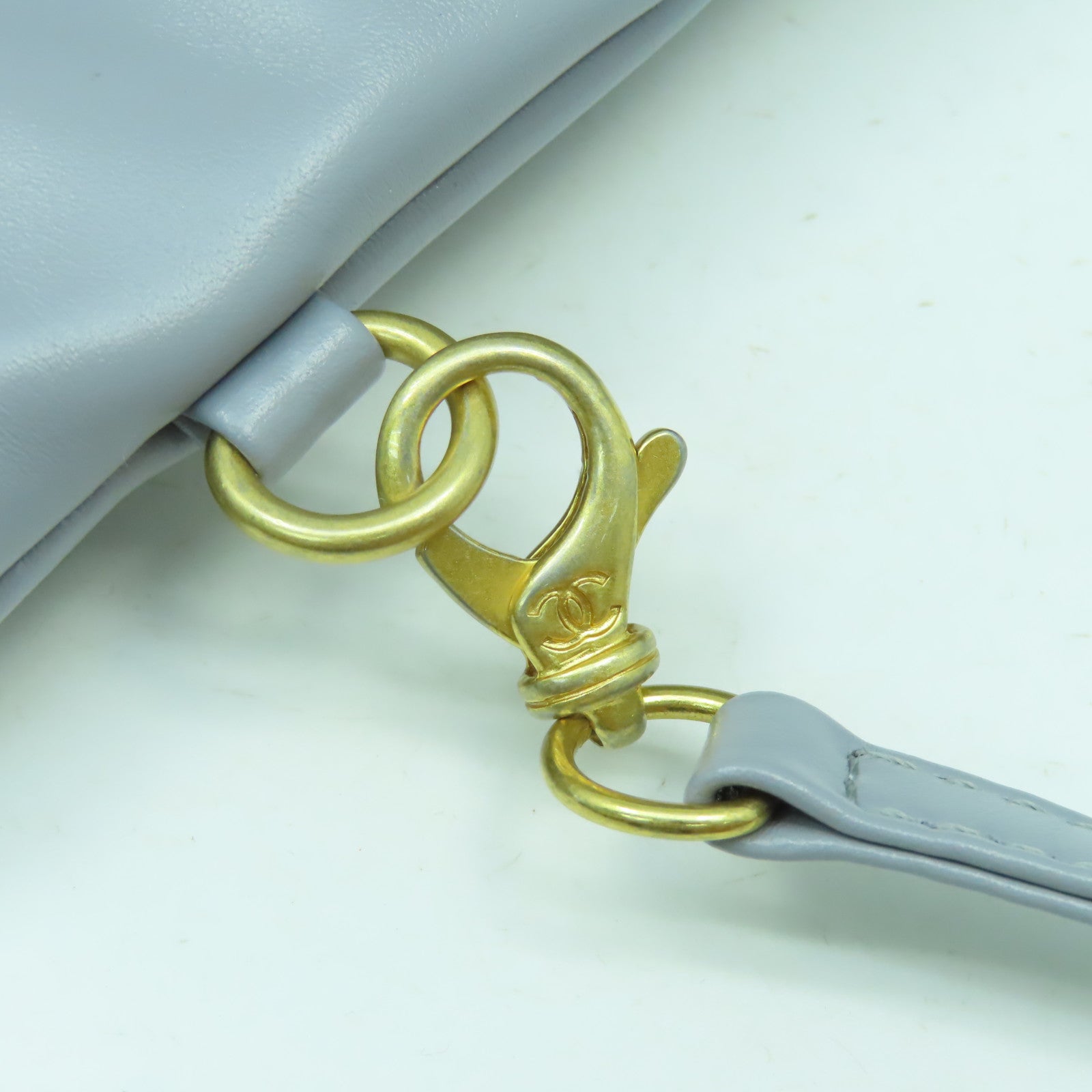 CHANEL 【激減優惠】菱格羊皮皮革C22 Small金扣肩背袋灰色