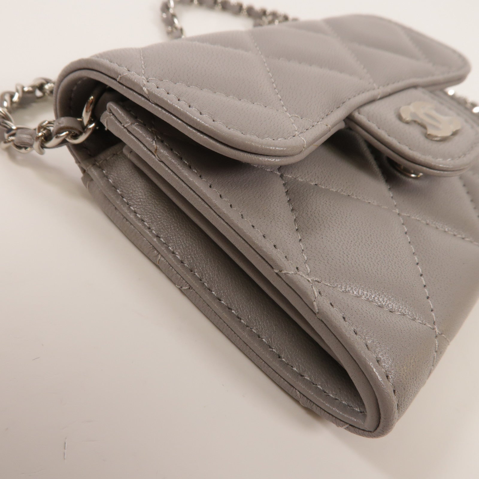 CHANEL 羊皮皮革Matelasse Mini銀扣肩背袋