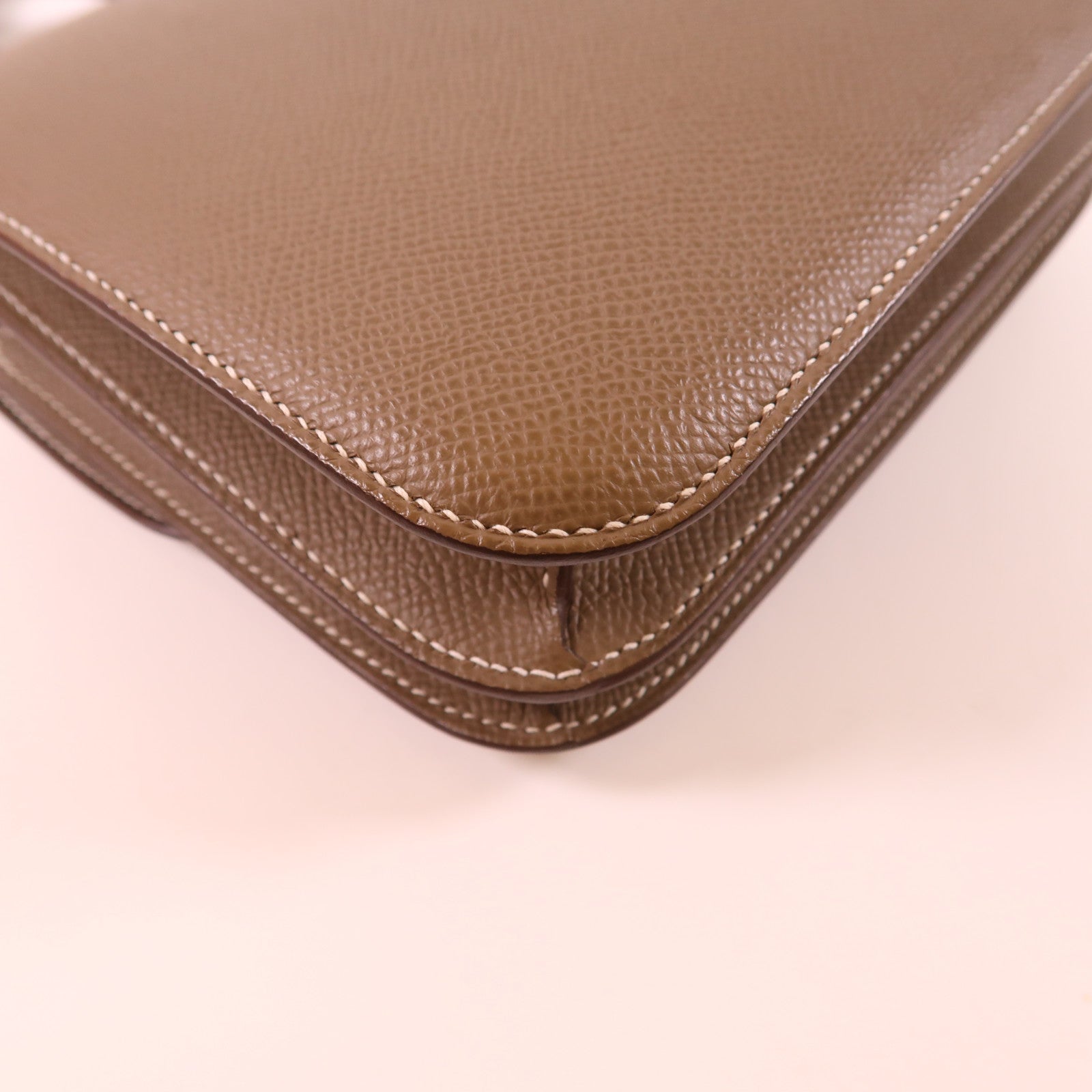 HERMES Epsom皮革Constance Mini金扣肩背袋Etoupe