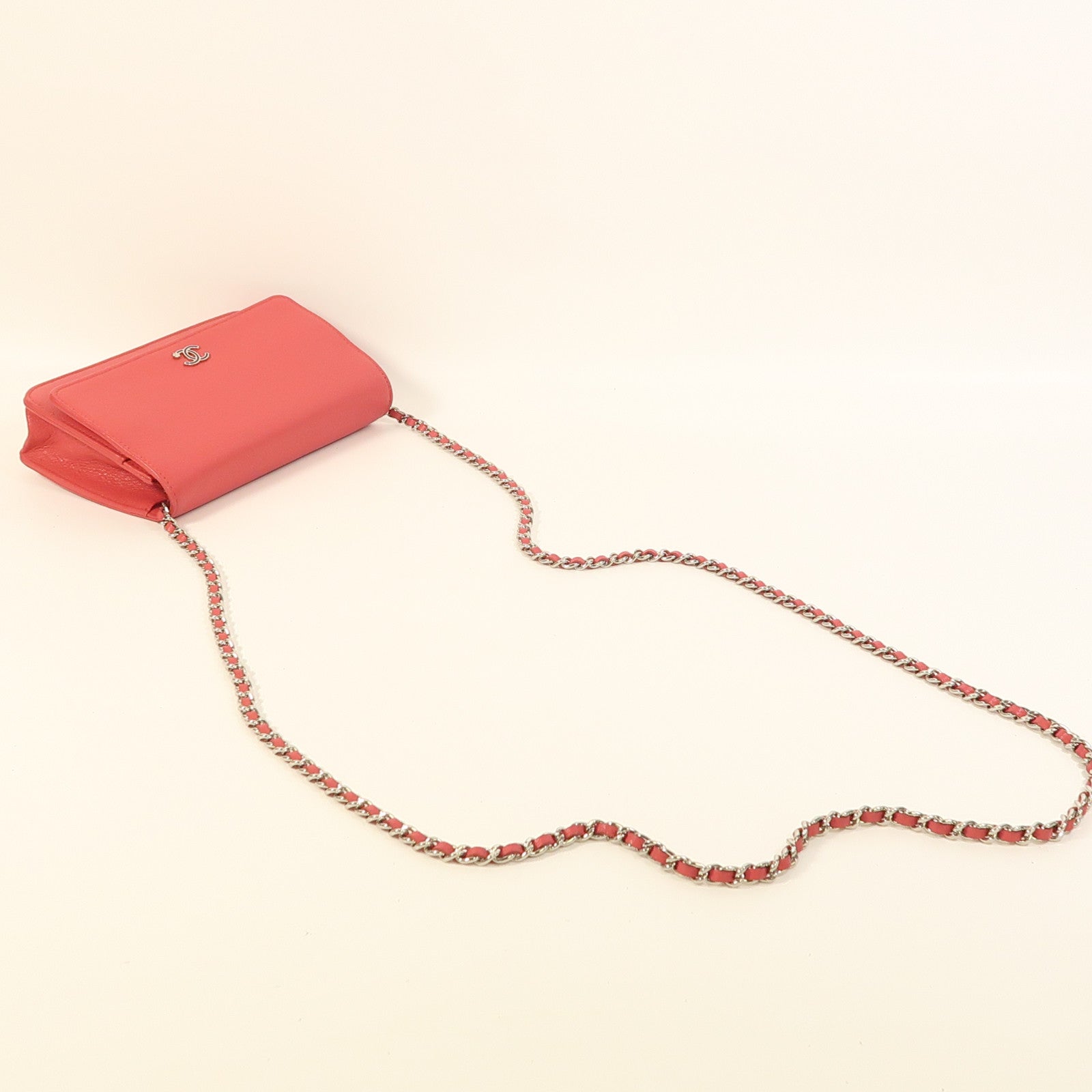 CHANEL 牛皮皮革WOC Wallet On Chain鏈帶肩背袋