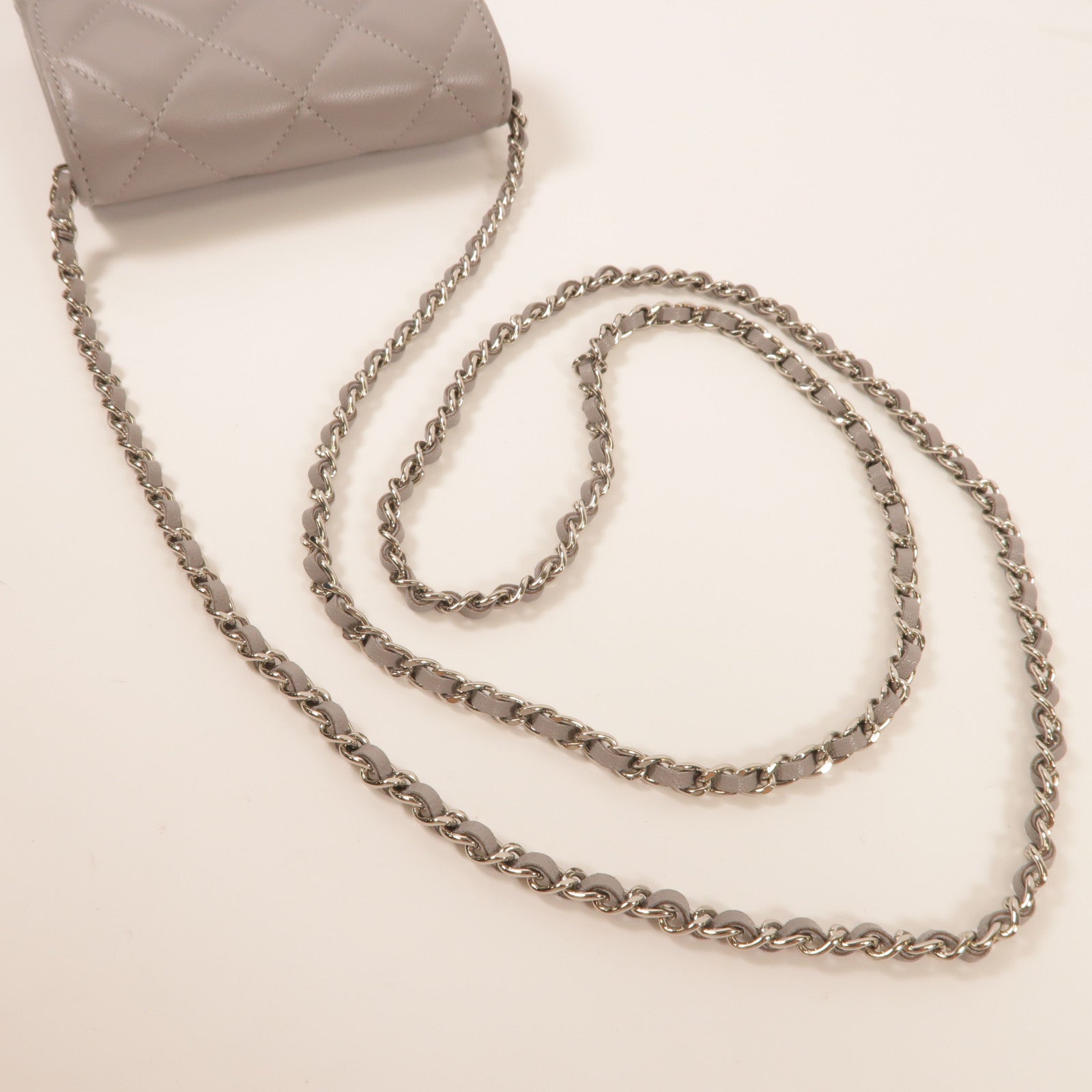 CHANEL 羊皮皮革Matelasse Mini銀扣肩背袋