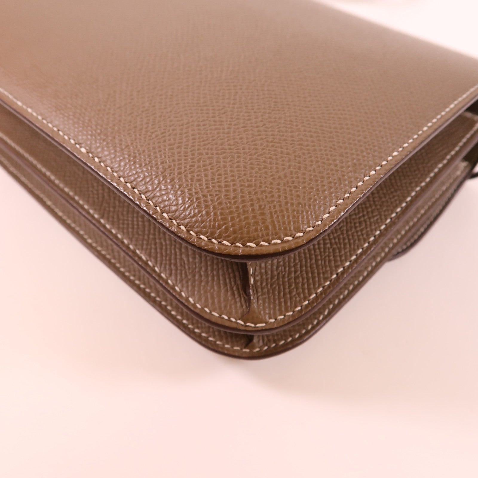 HERMES Epsom皮革Constance Mini金扣肩背袋Etoupe