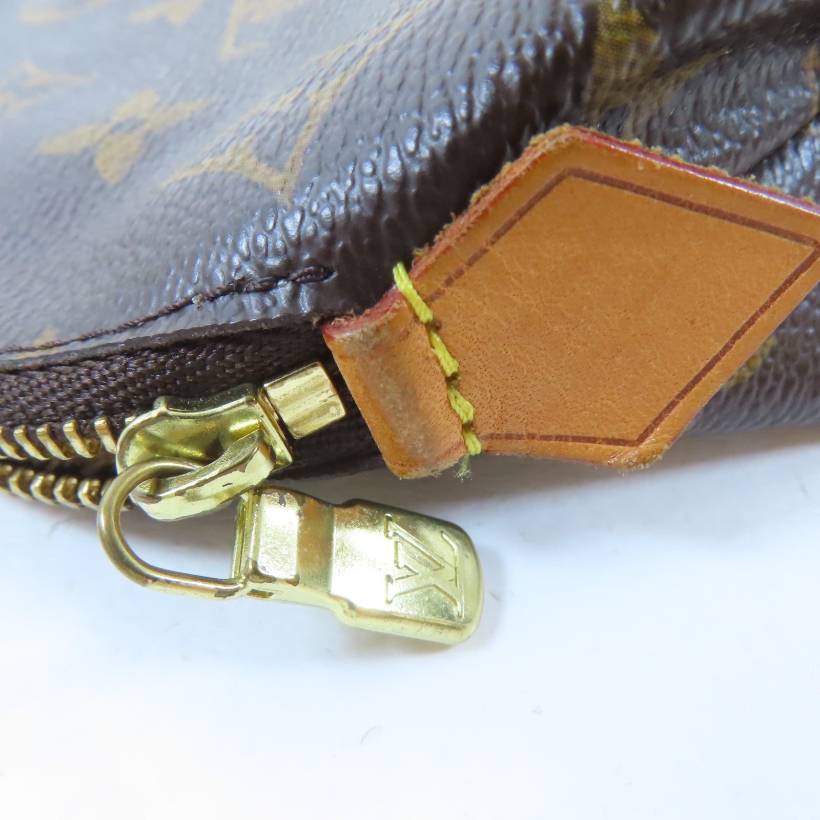 LOUIS VUITTON Monogram Cosmetic Pouch金扣小袋啡色