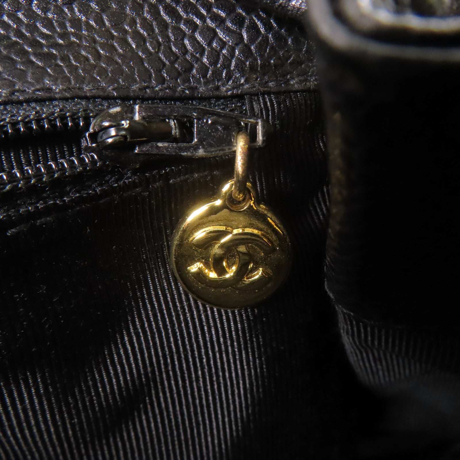 CHANEL【激減優惠】 牛皮皮革Backpack金扣鏈帶背包黑色